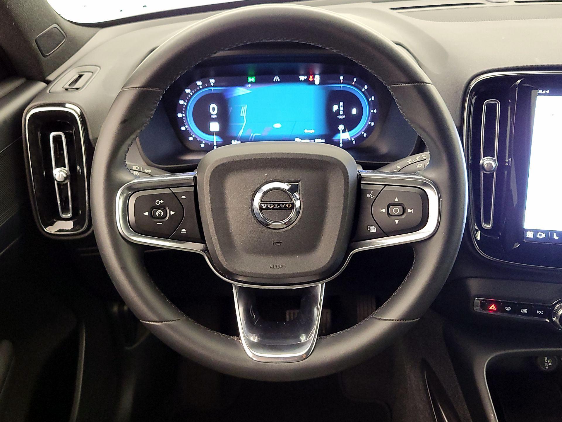 Thumbnail: 2024 Volvo XC40 - 10