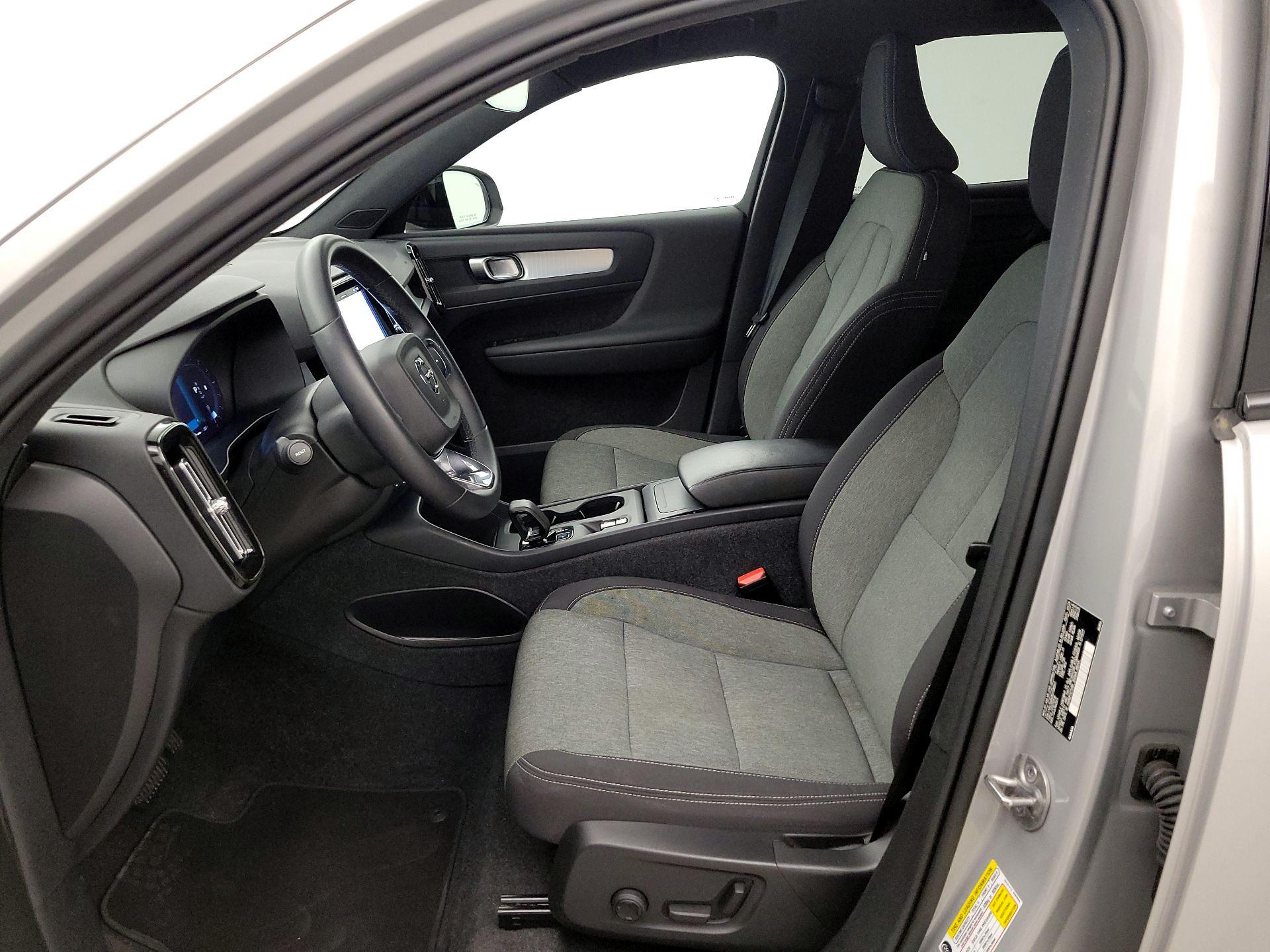 Thumbnail: 2024 Volvo XC40 - 11