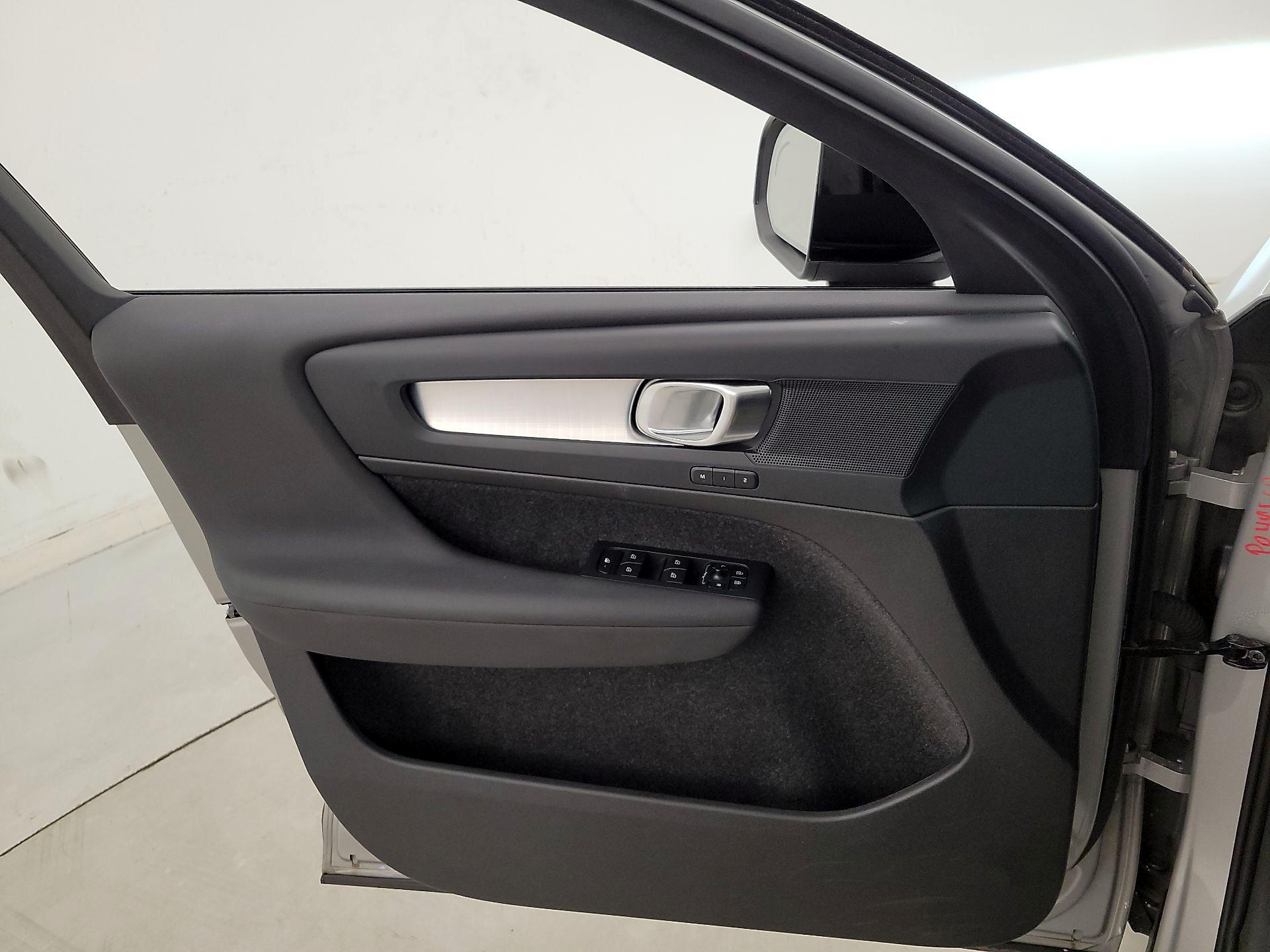 Thumbnail: 2024 Volvo XC40 - 12