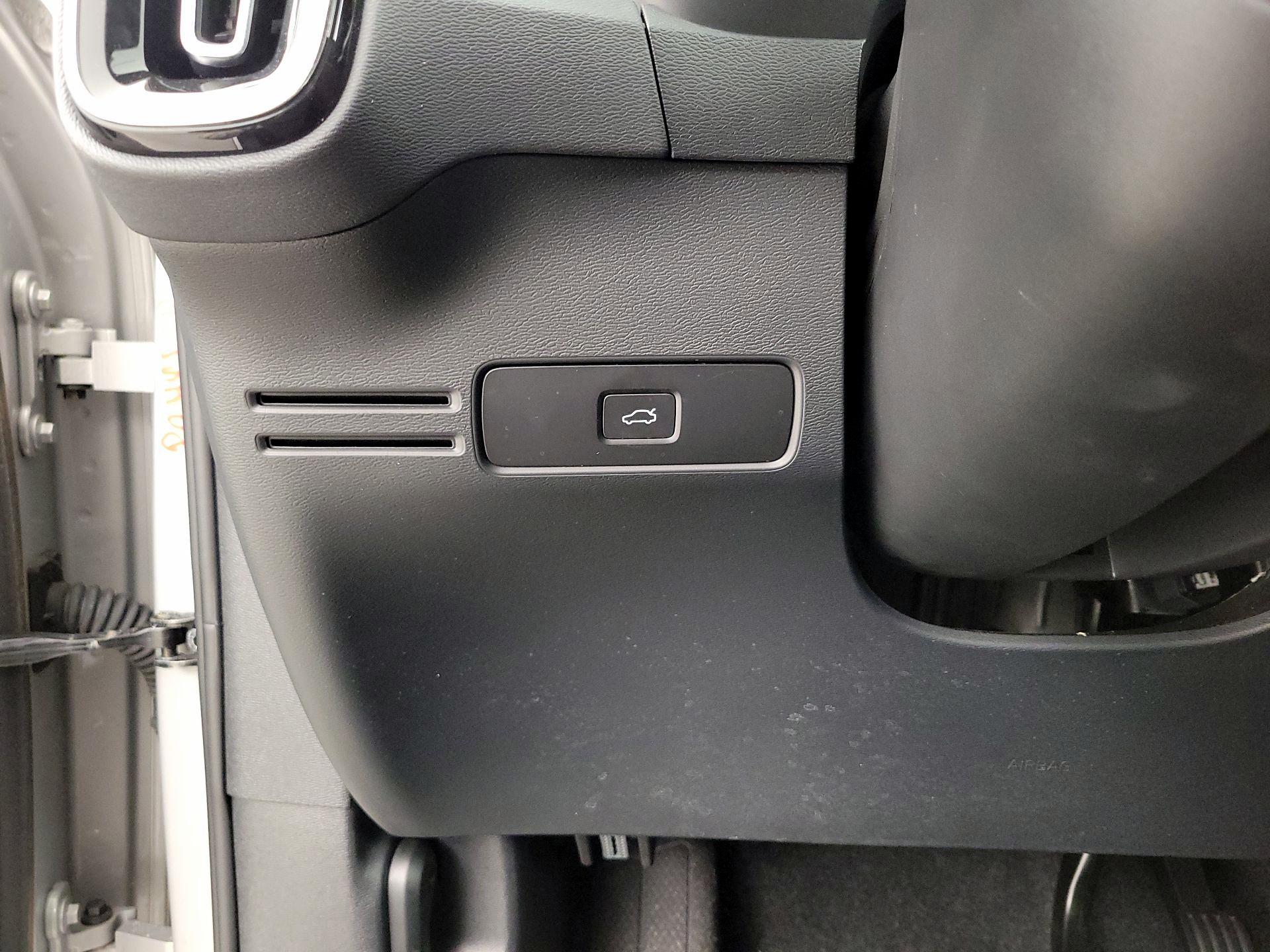 Thumbnail: 2024 Volvo XC40 - 13