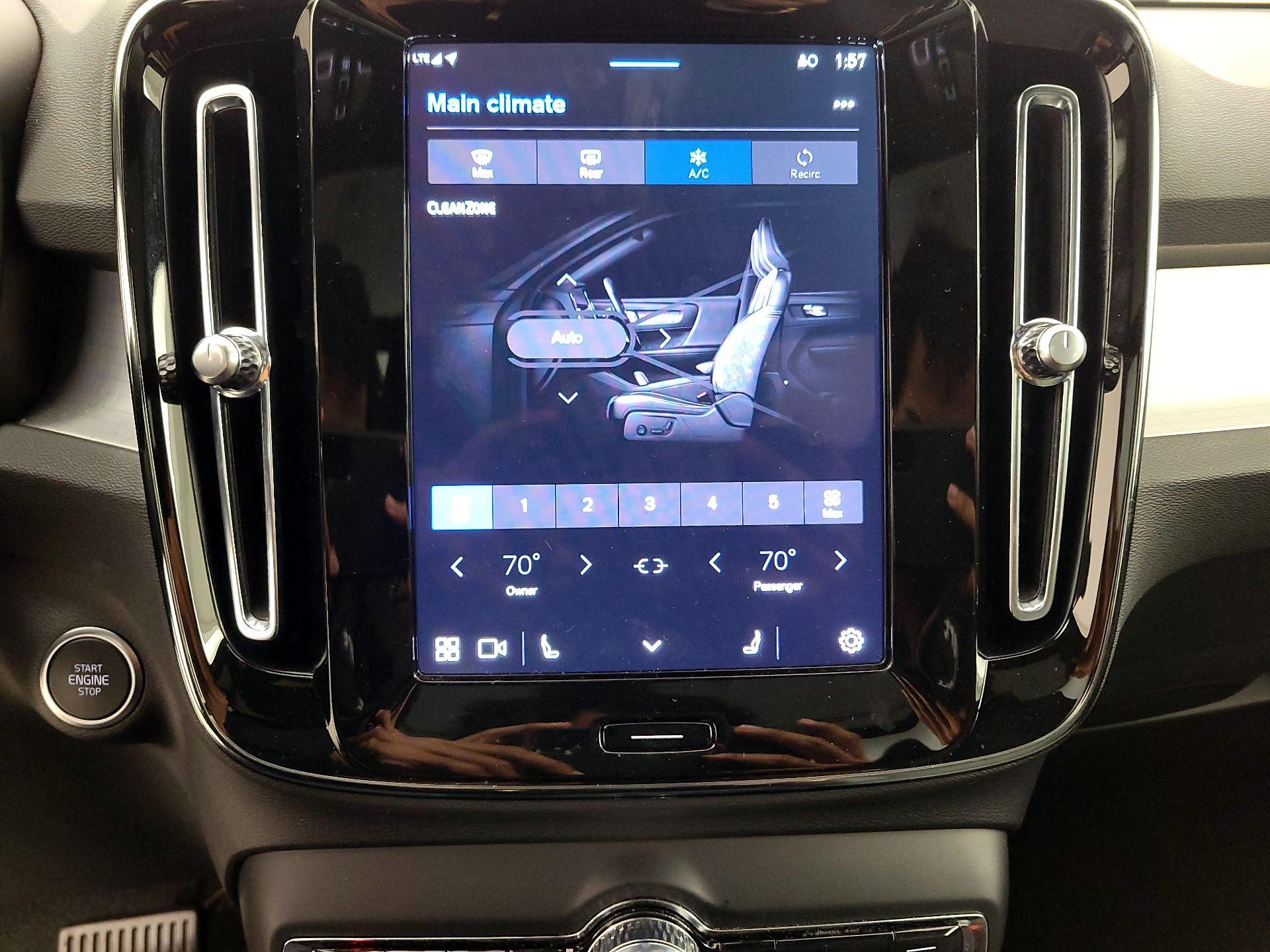 Thumbnail: 2024 Volvo XC40 - 17