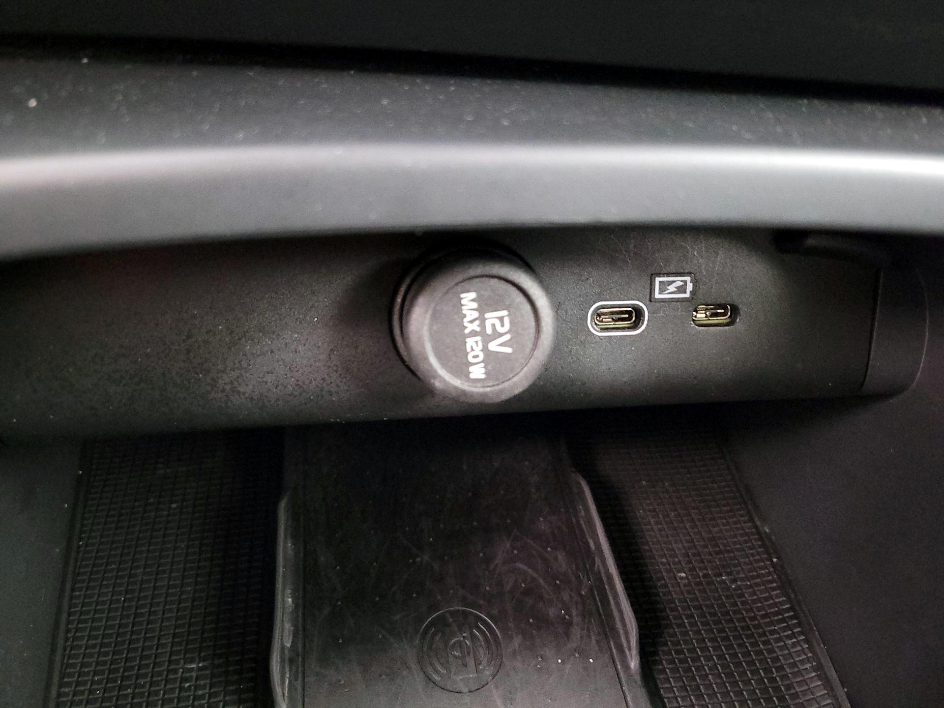 Thumbnail: 2024 Volvo XC40 - 19