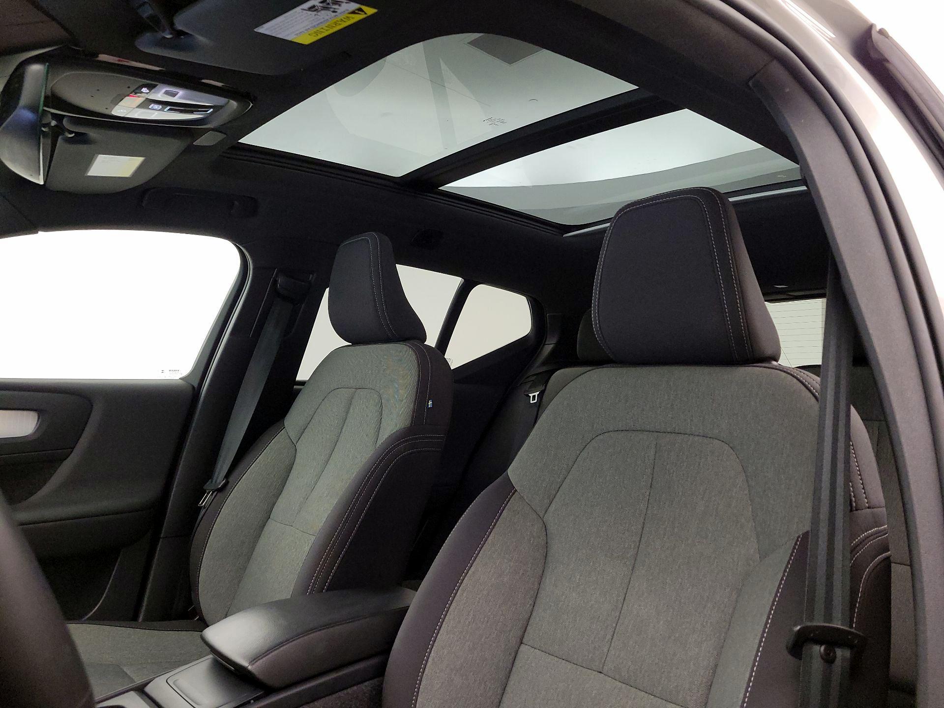 Thumbnail: 2024 Volvo XC40 - 20