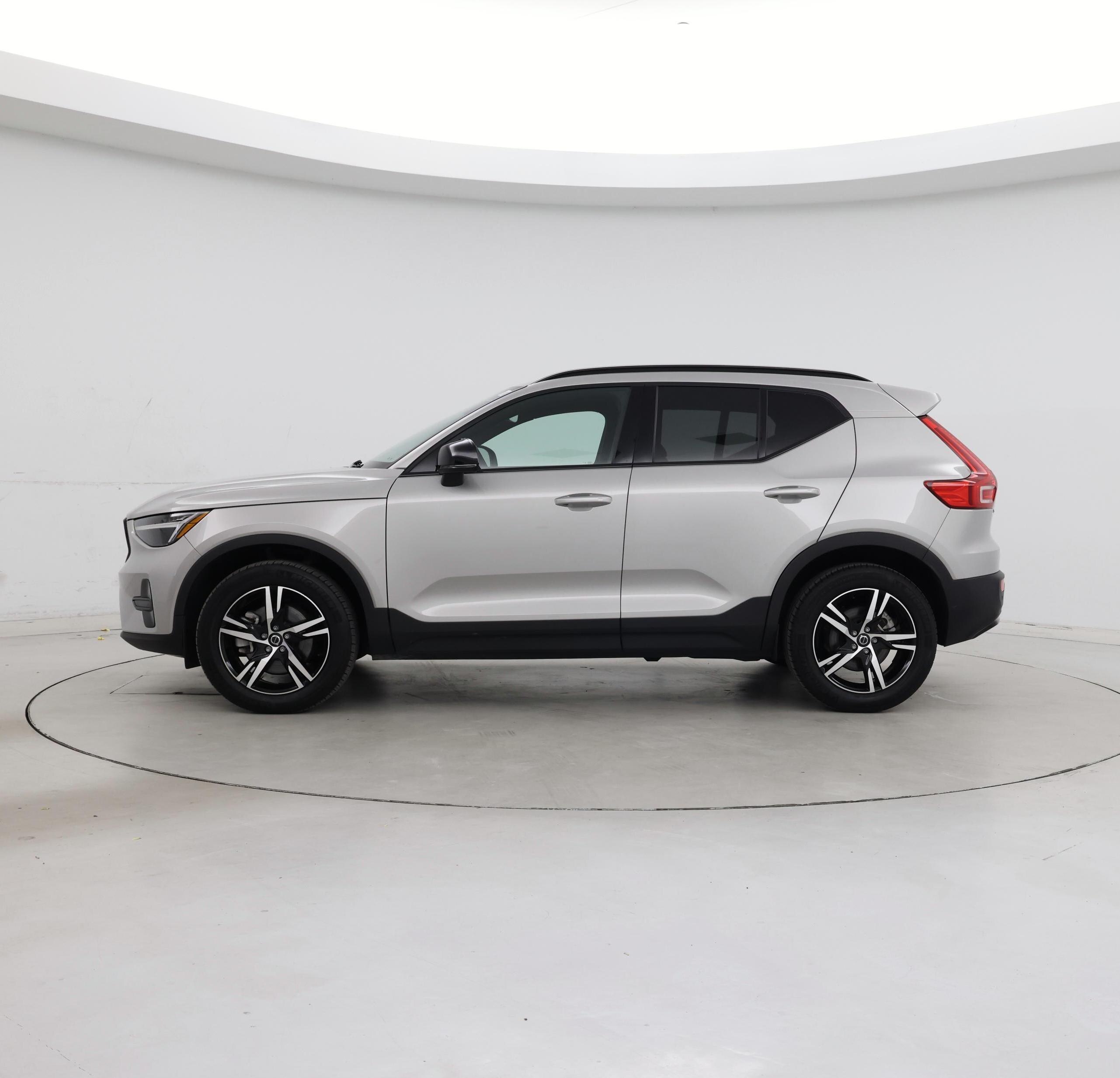 Thumbnail: 2024 Volvo XC40 - 3