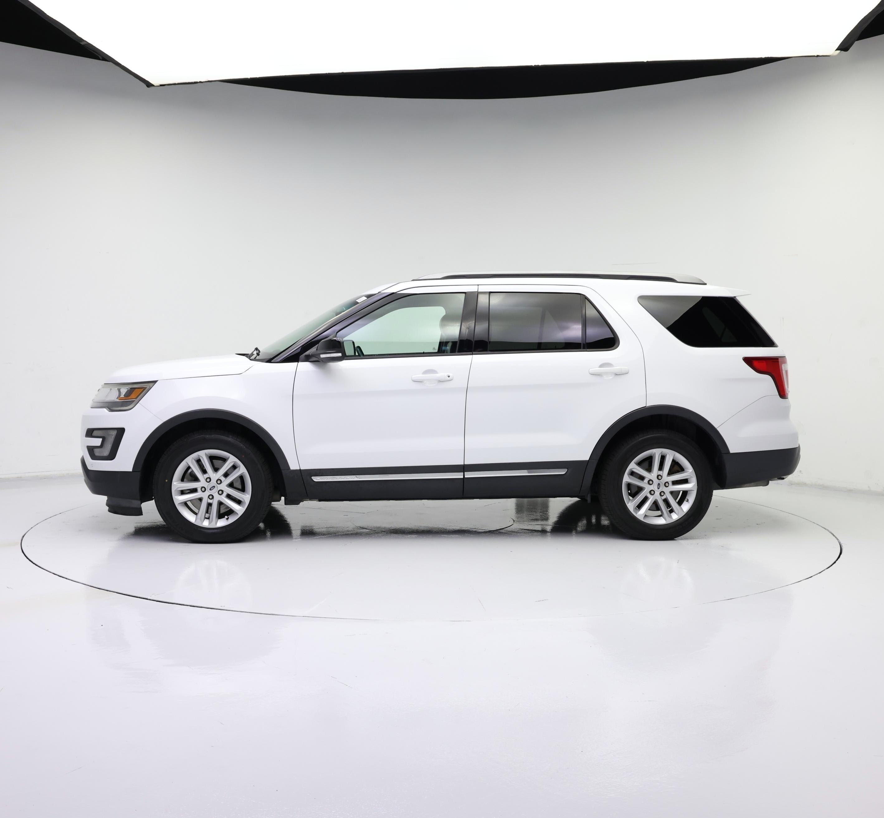 Thumbnail: 2017 Ford Explorer - 3