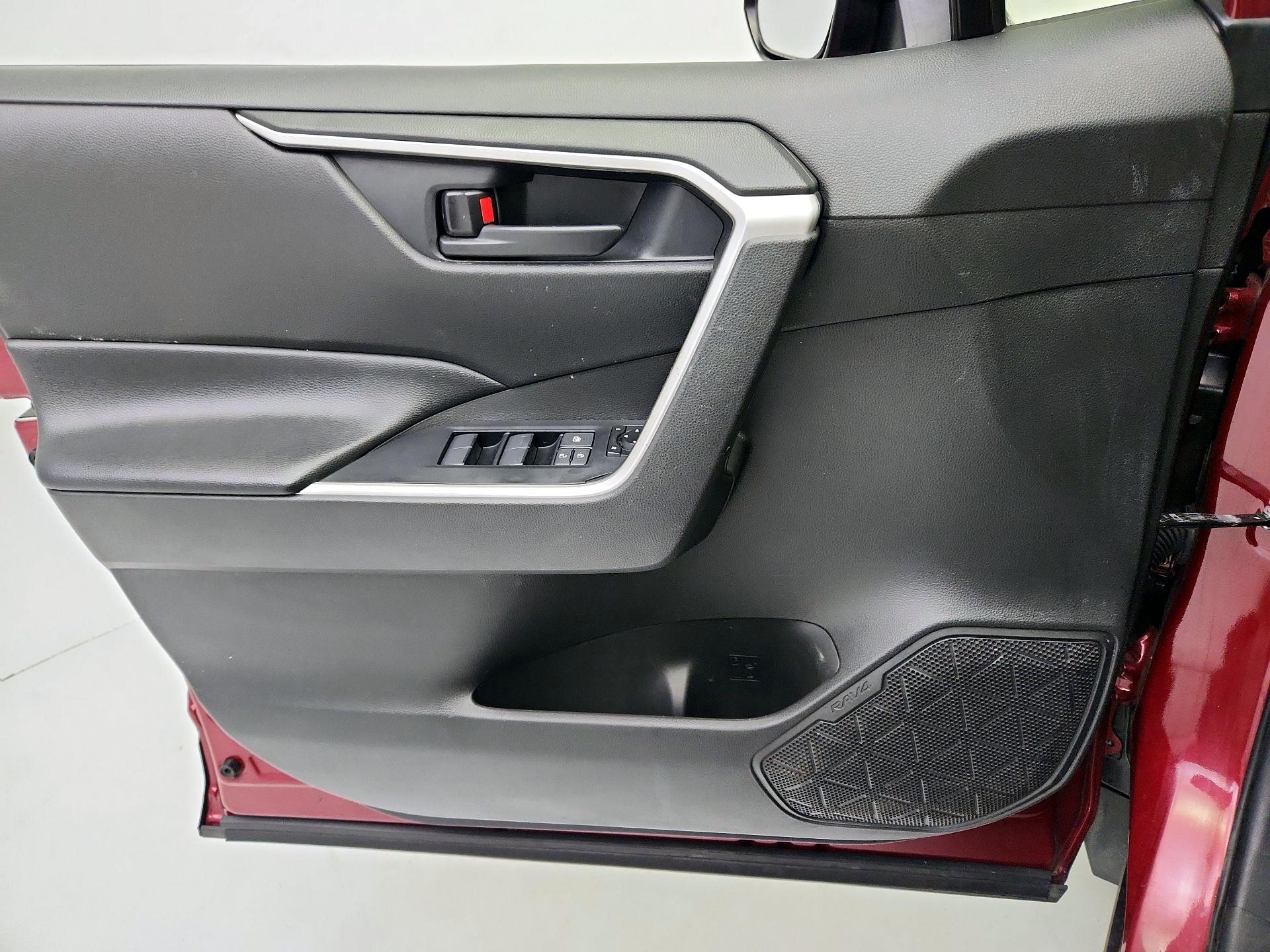 Thumbnail: 2021 Toyota RAV4 - 12