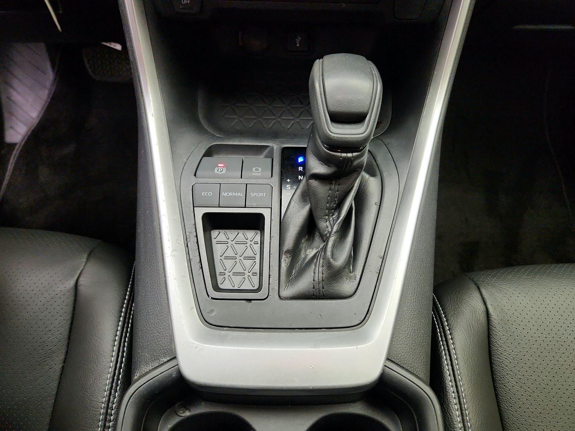 Thumbnail: 2021 Toyota RAV4 - 17