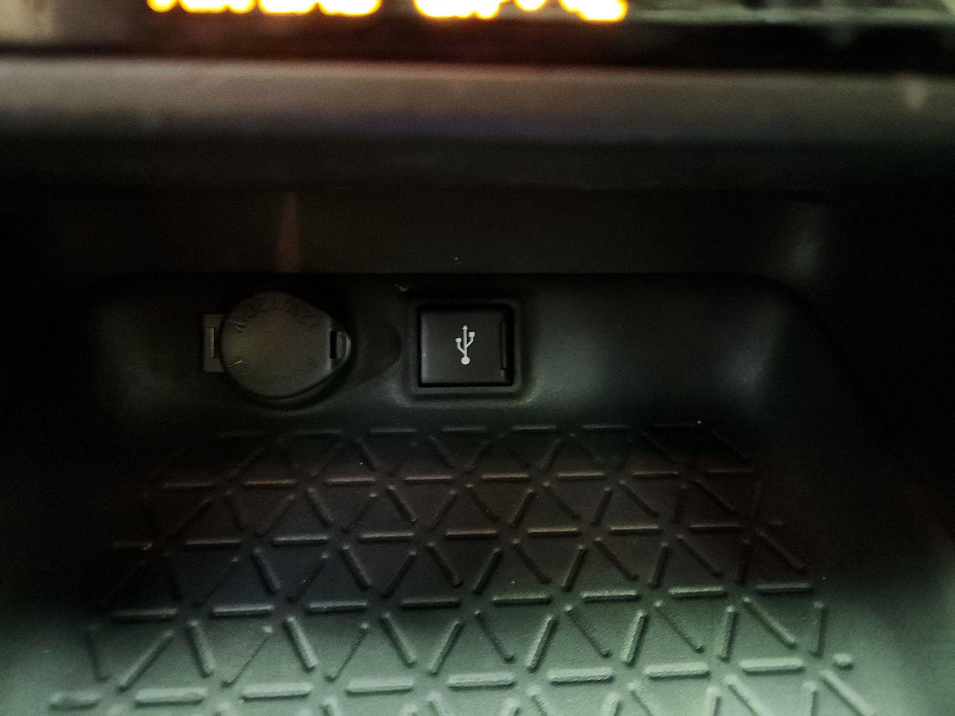 Thumbnail: 2021 Toyota RAV4 - 18