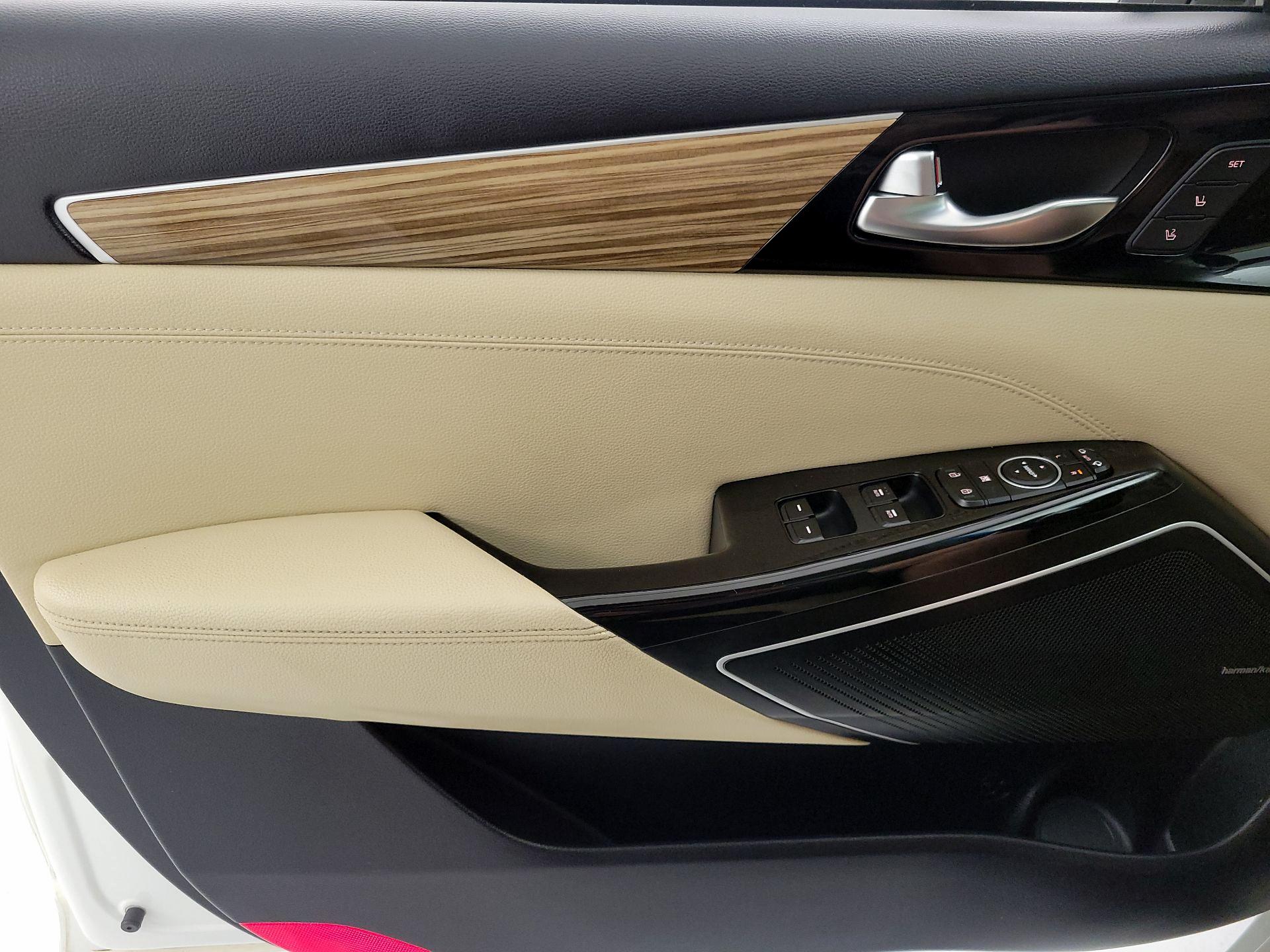 Thumbnail: 2017 Kia Cadenza - 12