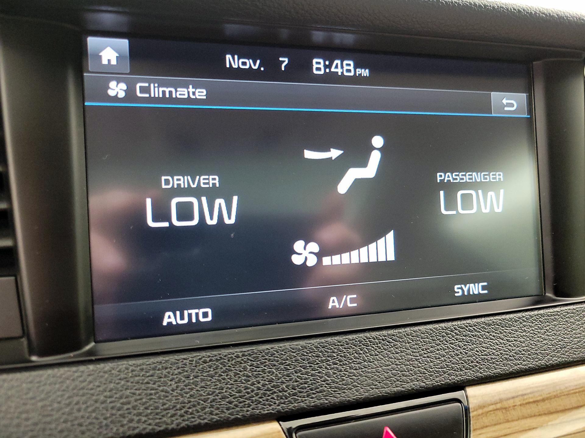 Thumbnail: 2017 Kia Cadenza - 16