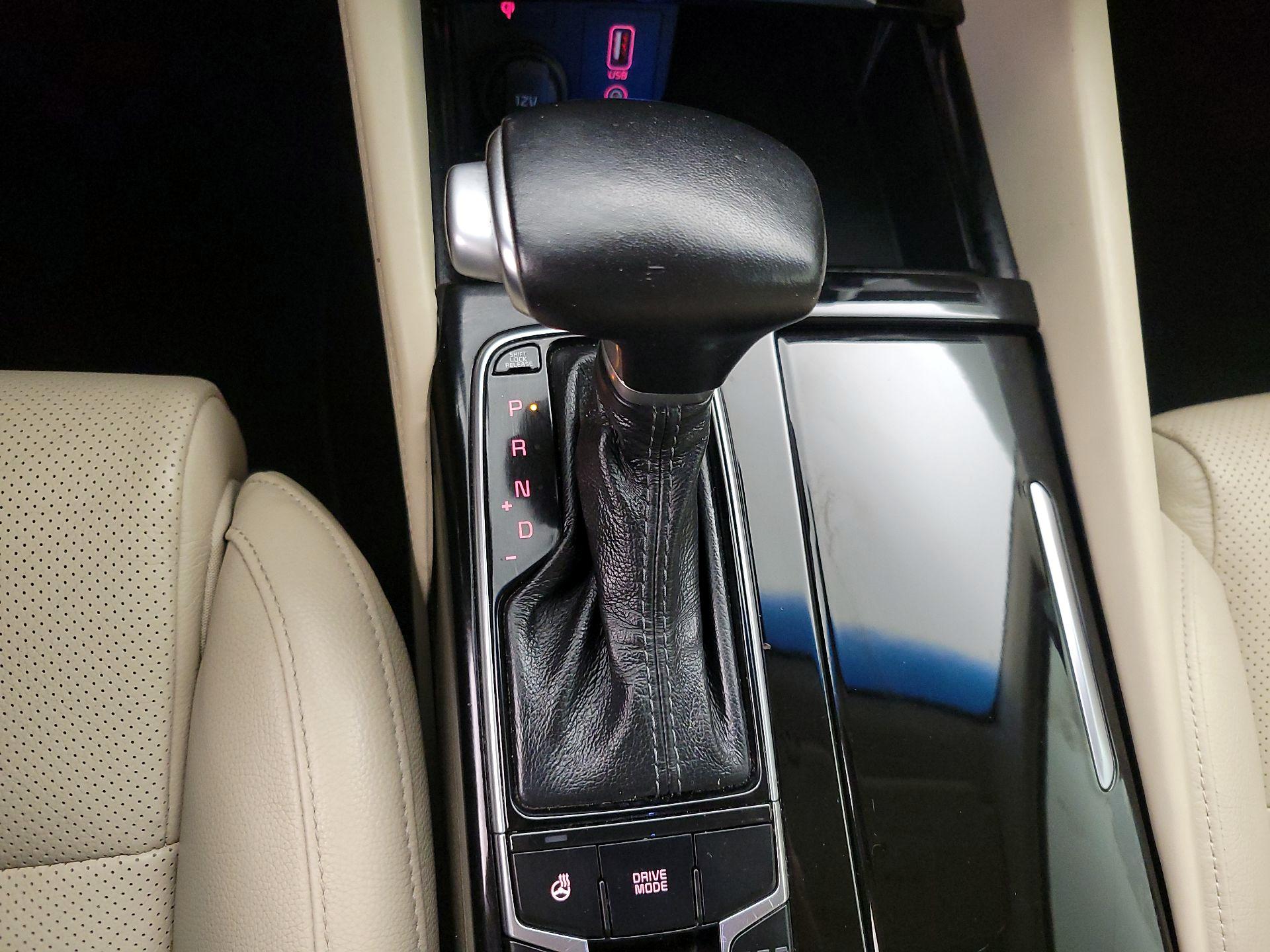 Thumbnail: 2017 Kia Cadenza - 17