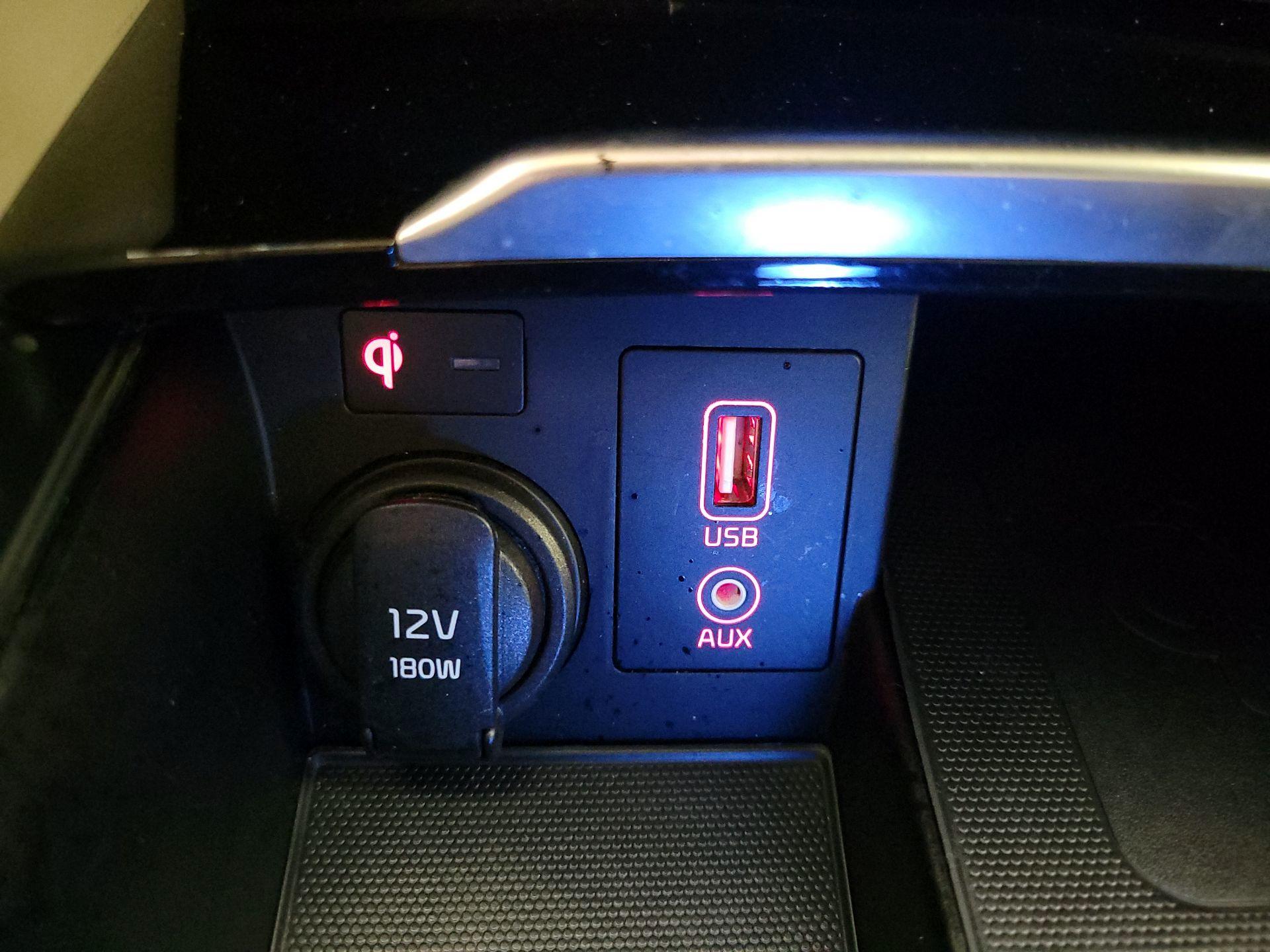 Thumbnail: 2017 Kia Cadenza - 18