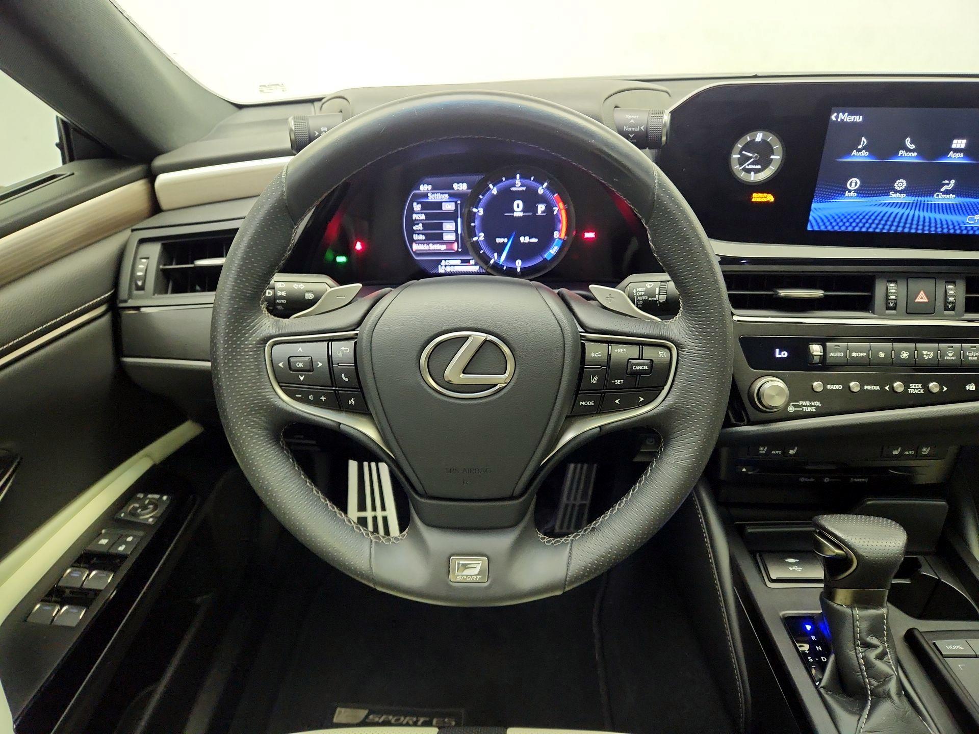 Thumbnail: 2022 Lexus ES - 10