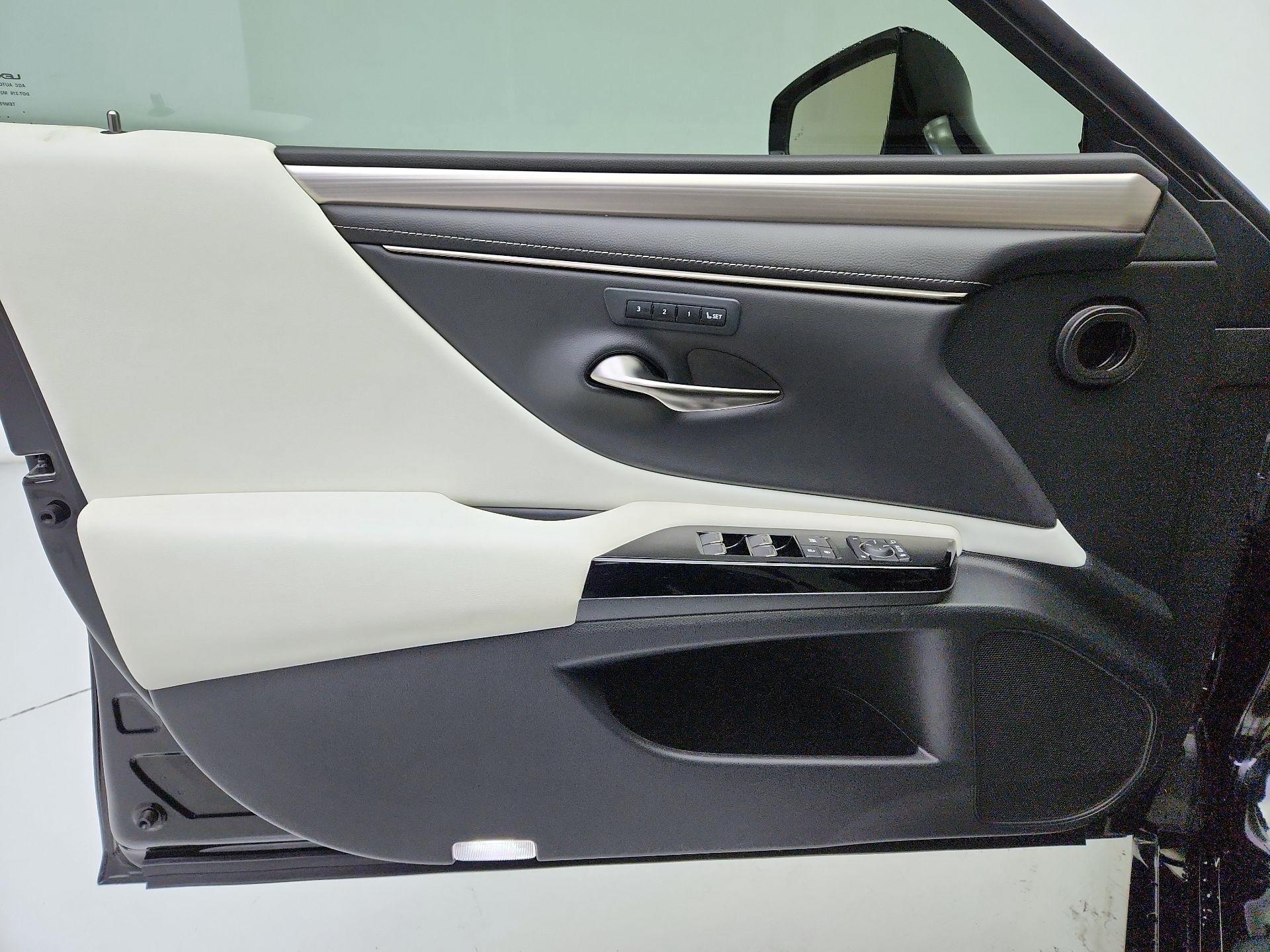 Thumbnail: 2022 Lexus ES - 12