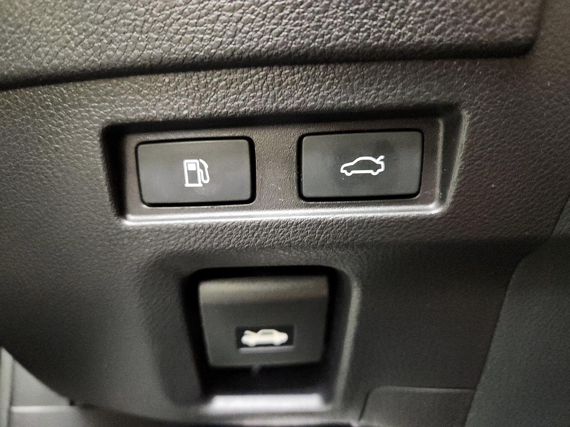 Thumbnail: 2022 Lexus ES - 13