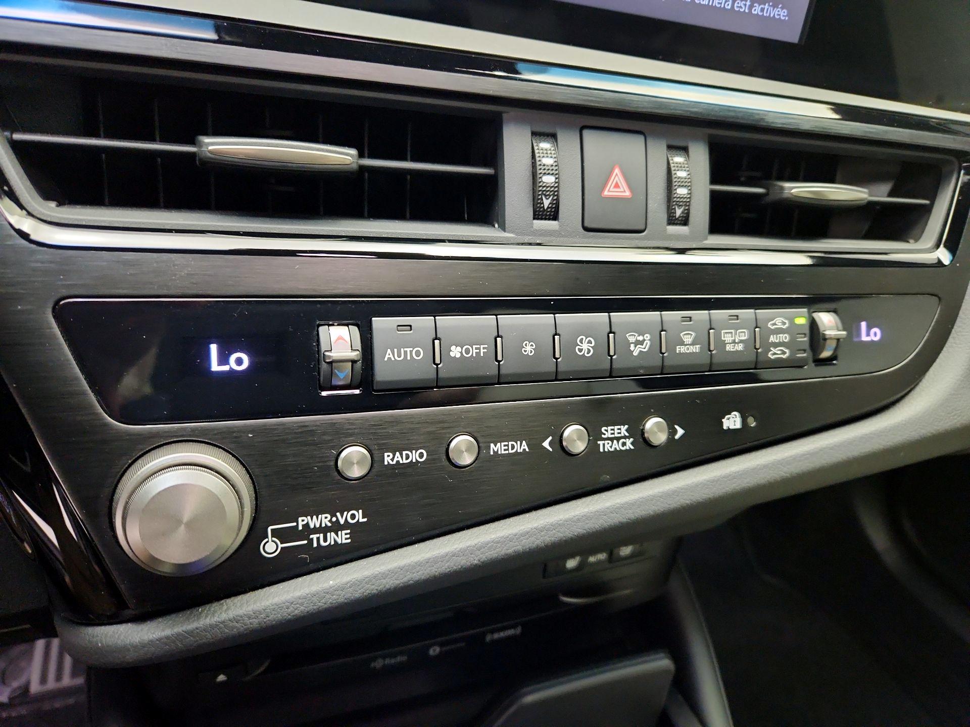 Thumbnail: 2022 Lexus ES - 16