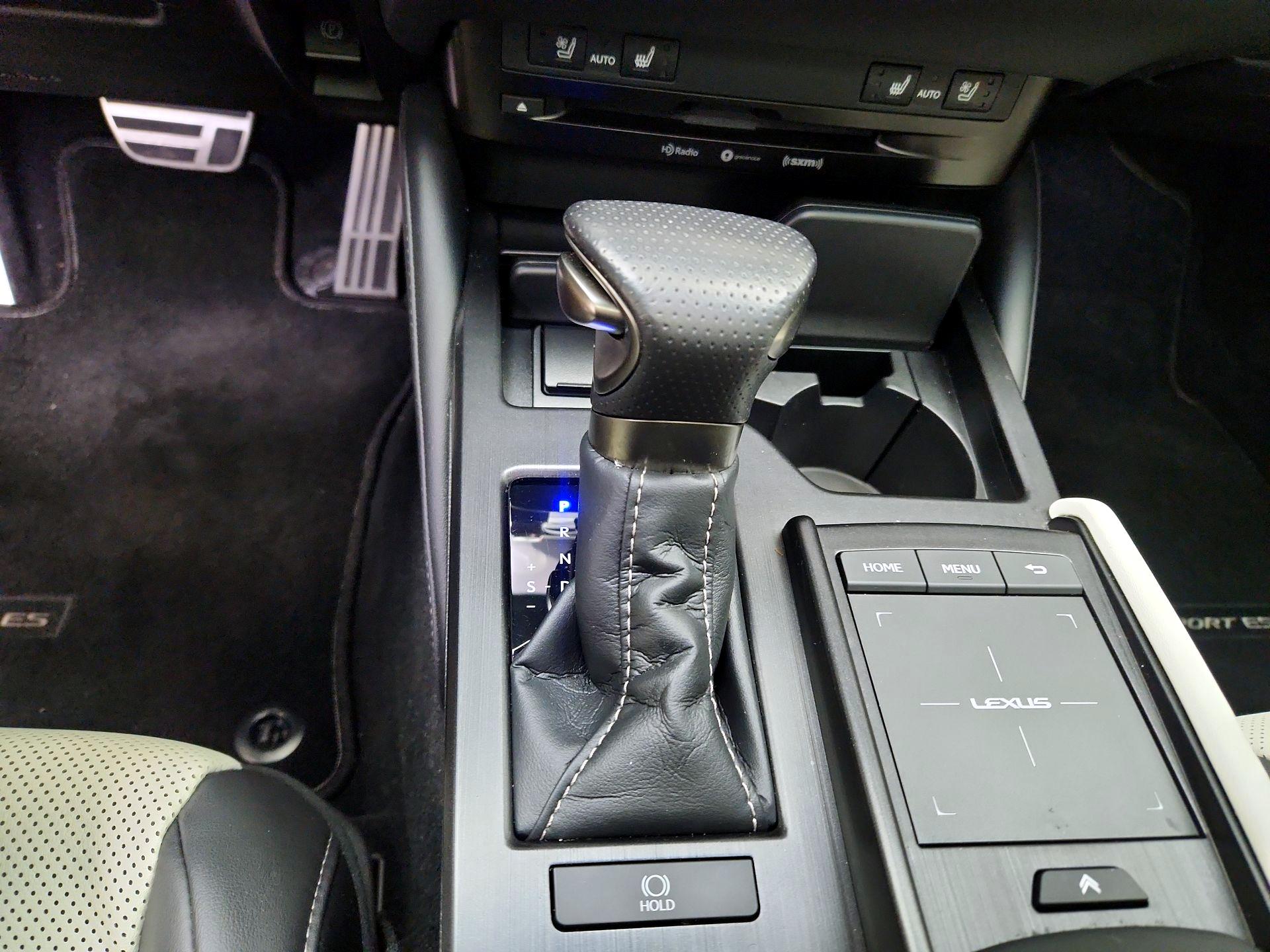 Thumbnail: 2022 Lexus ES - 17