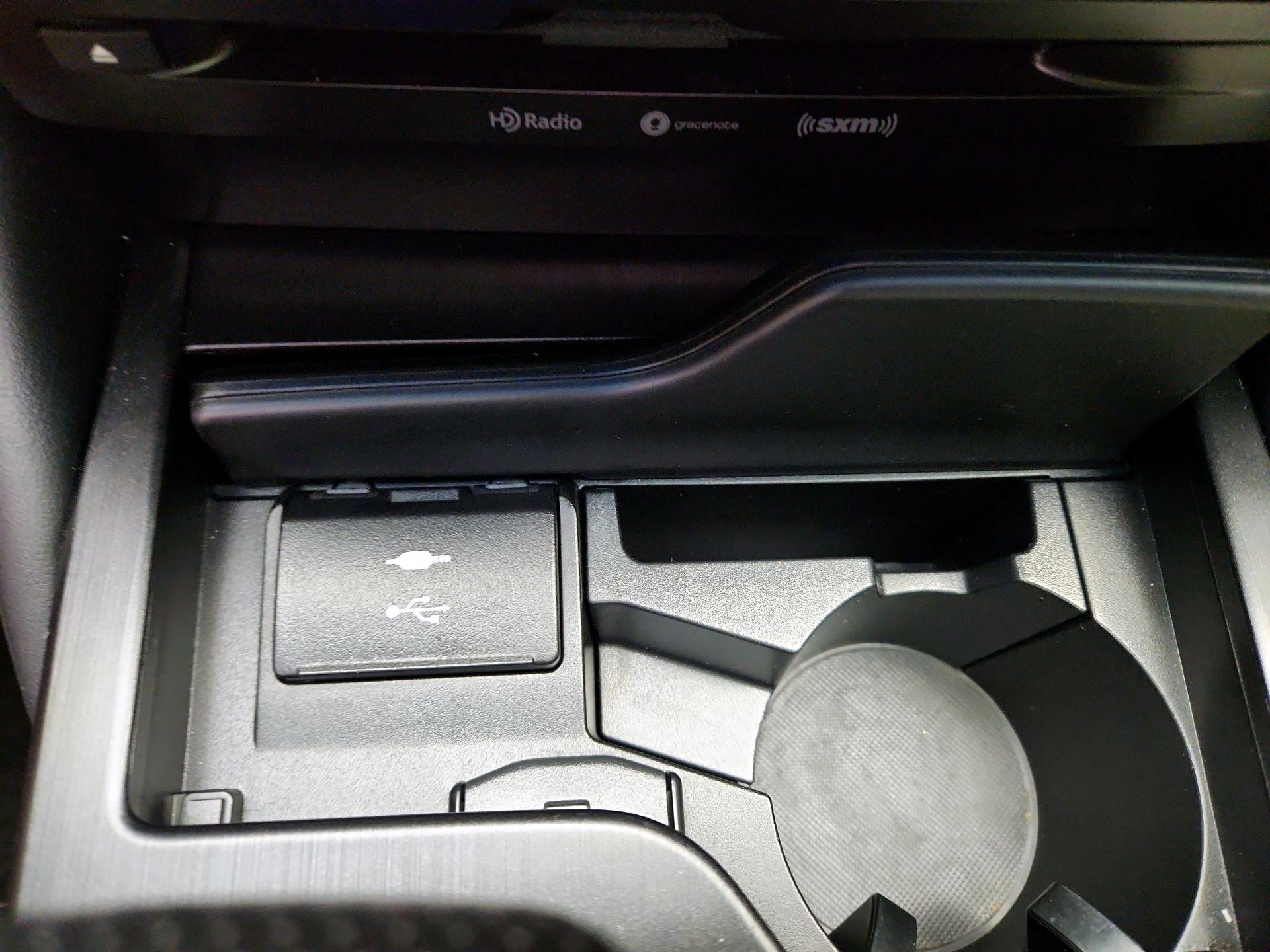 Thumbnail: 2022 Lexus ES - 18