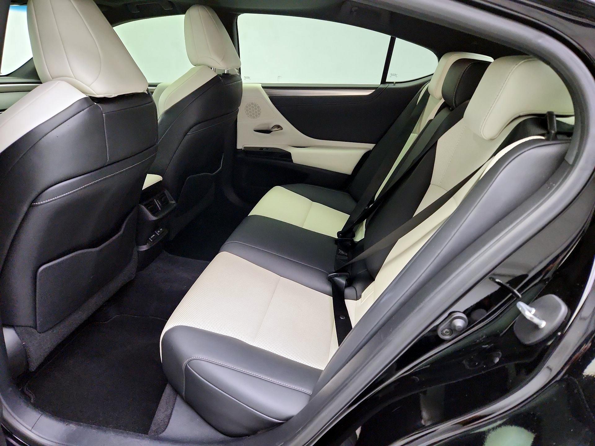 Thumbnail: 2022 Lexus ES - 20