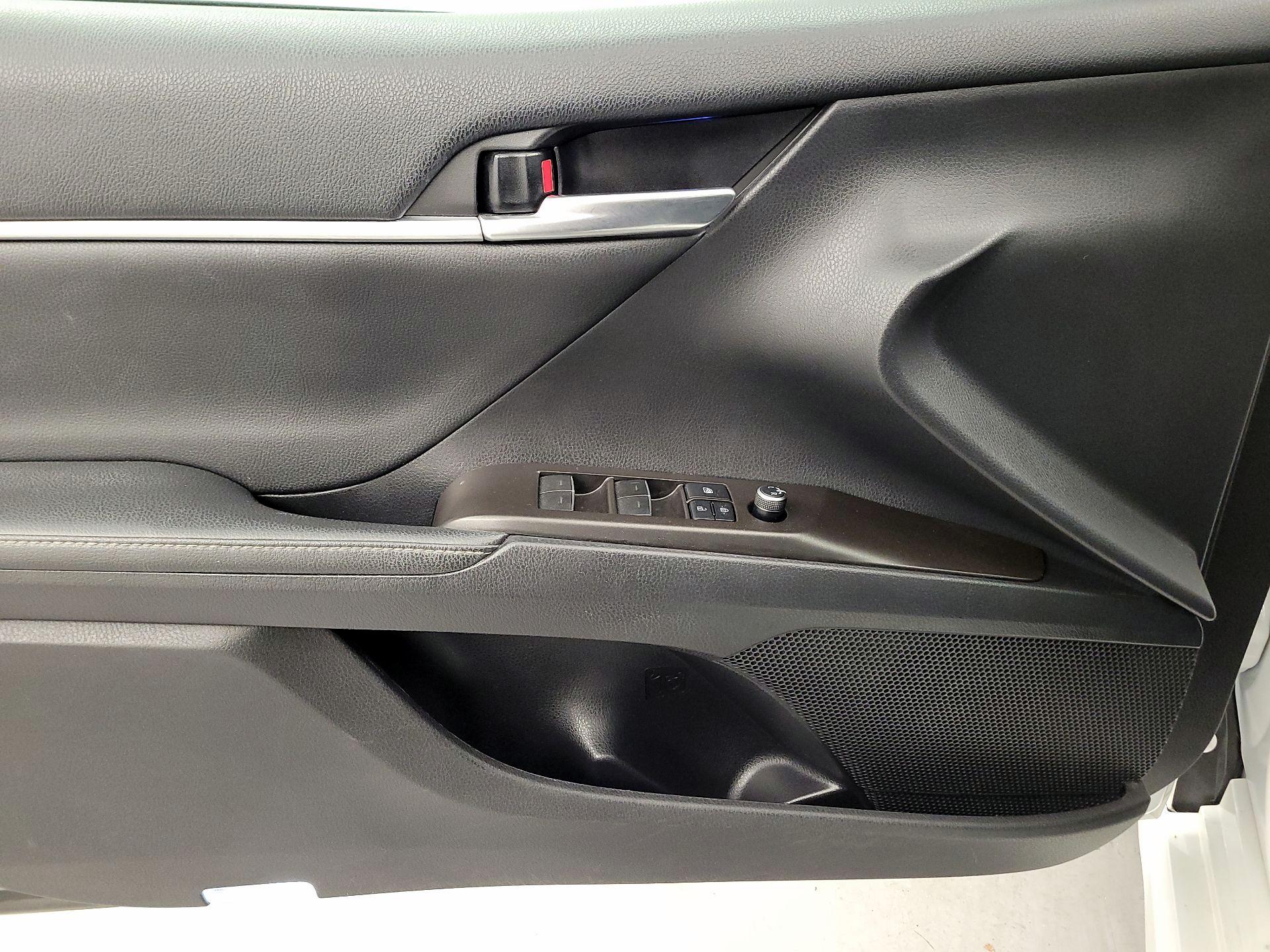 Thumbnail: 2021 Toyota Camry - 12