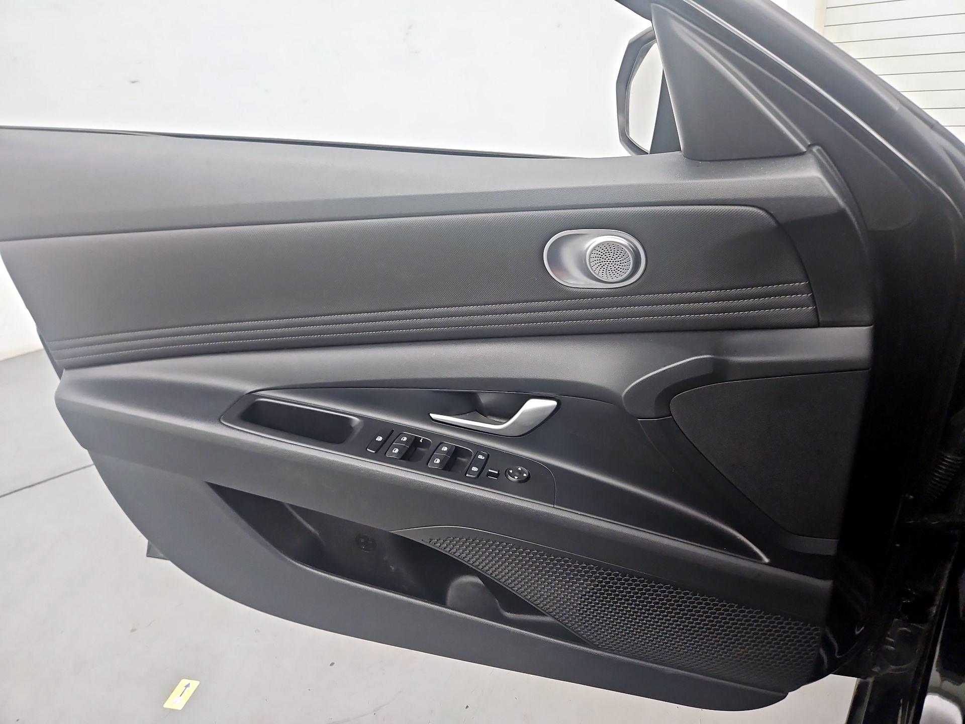 Thumbnail: 2023 Hyundai Elantra - 12