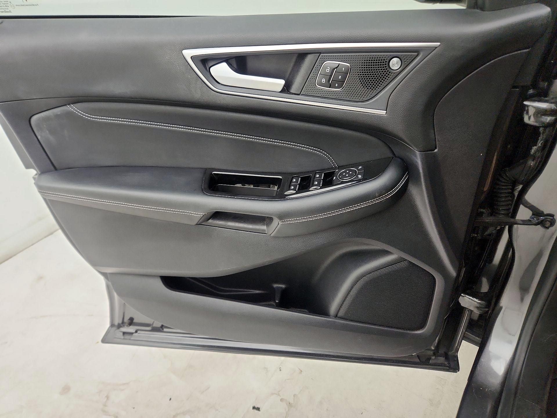 Thumbnail: 2020 Ford Edge - 12