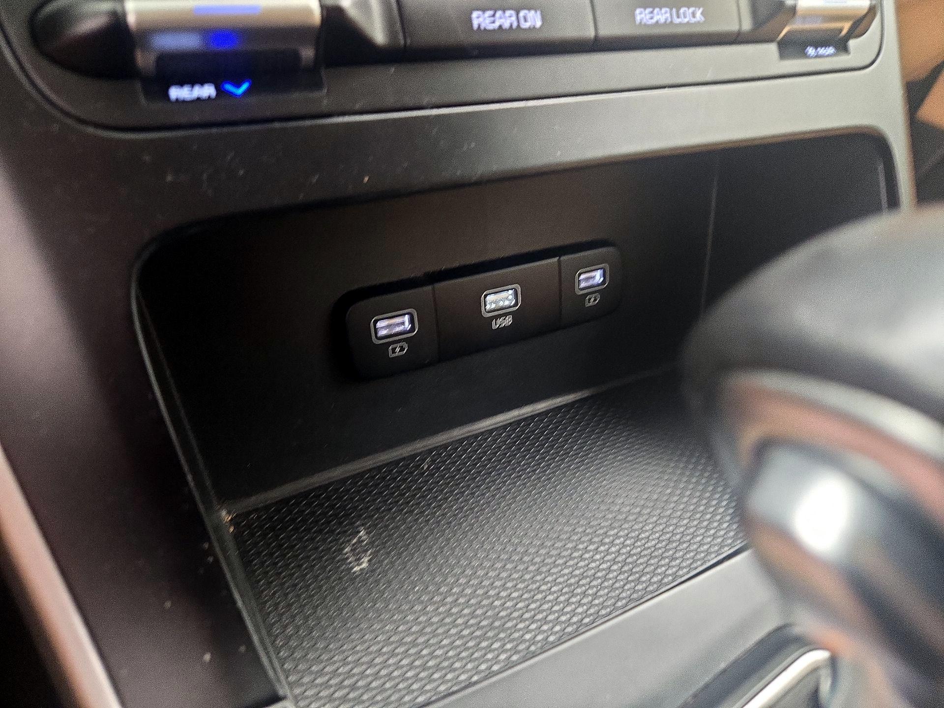 Thumbnail: 2022 Kia Carnival - 18