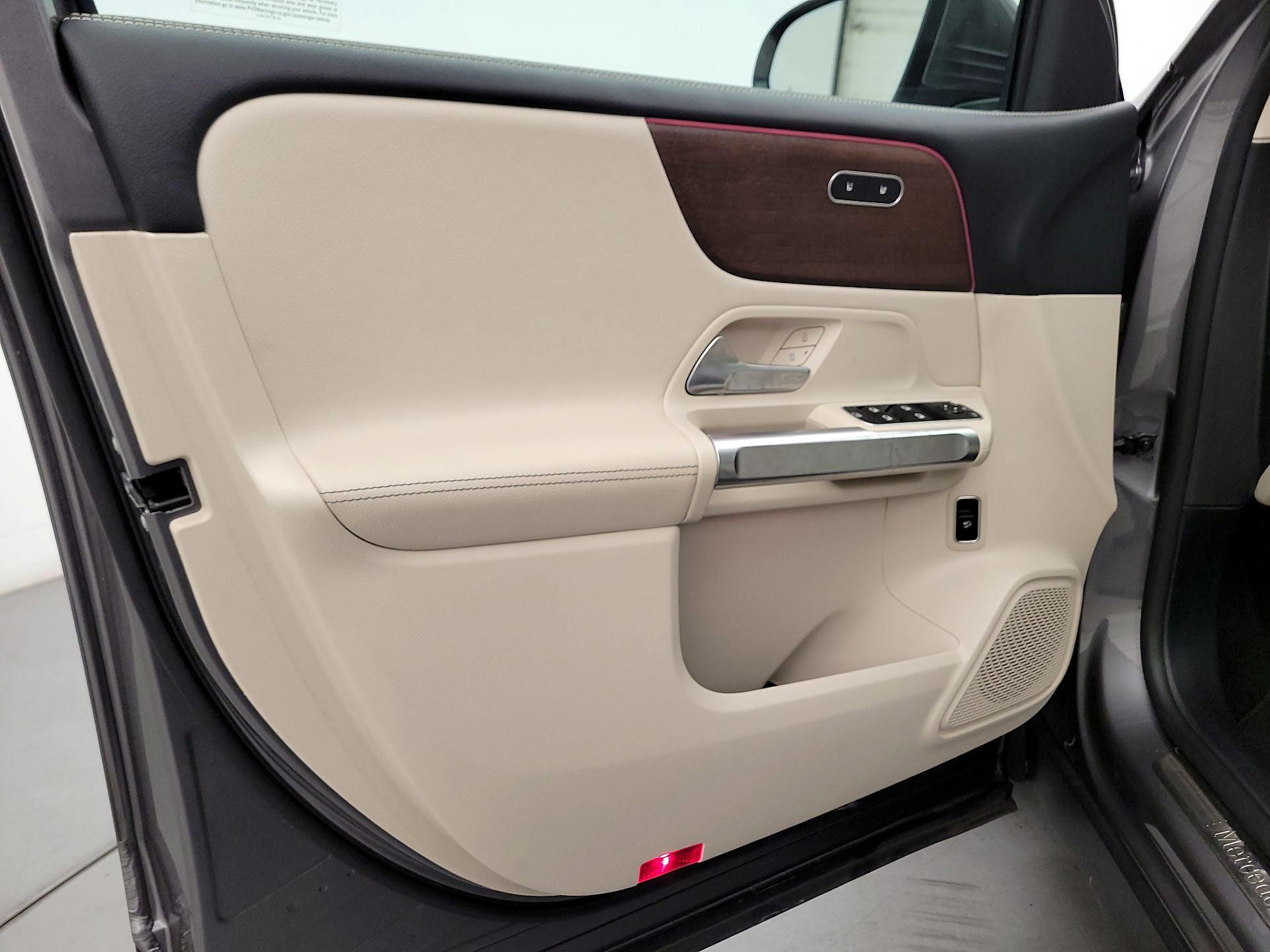 Thumbnail: 2022 Mercedes-Benz GLB - 12