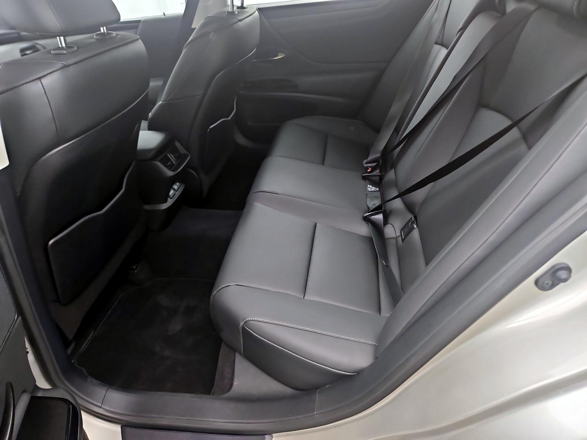 Thumbnail: 2024 Lexus ES - 19