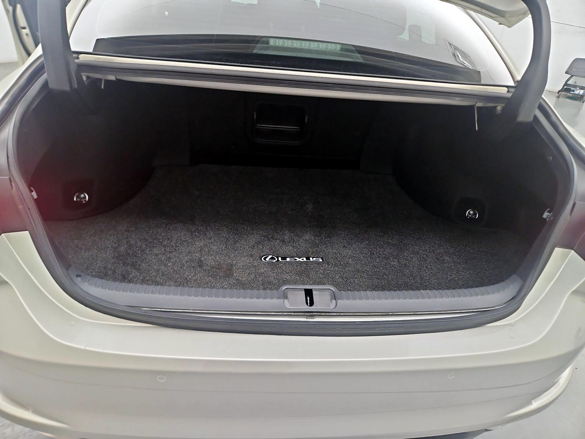 Thumbnail: 2024 Lexus ES - 20