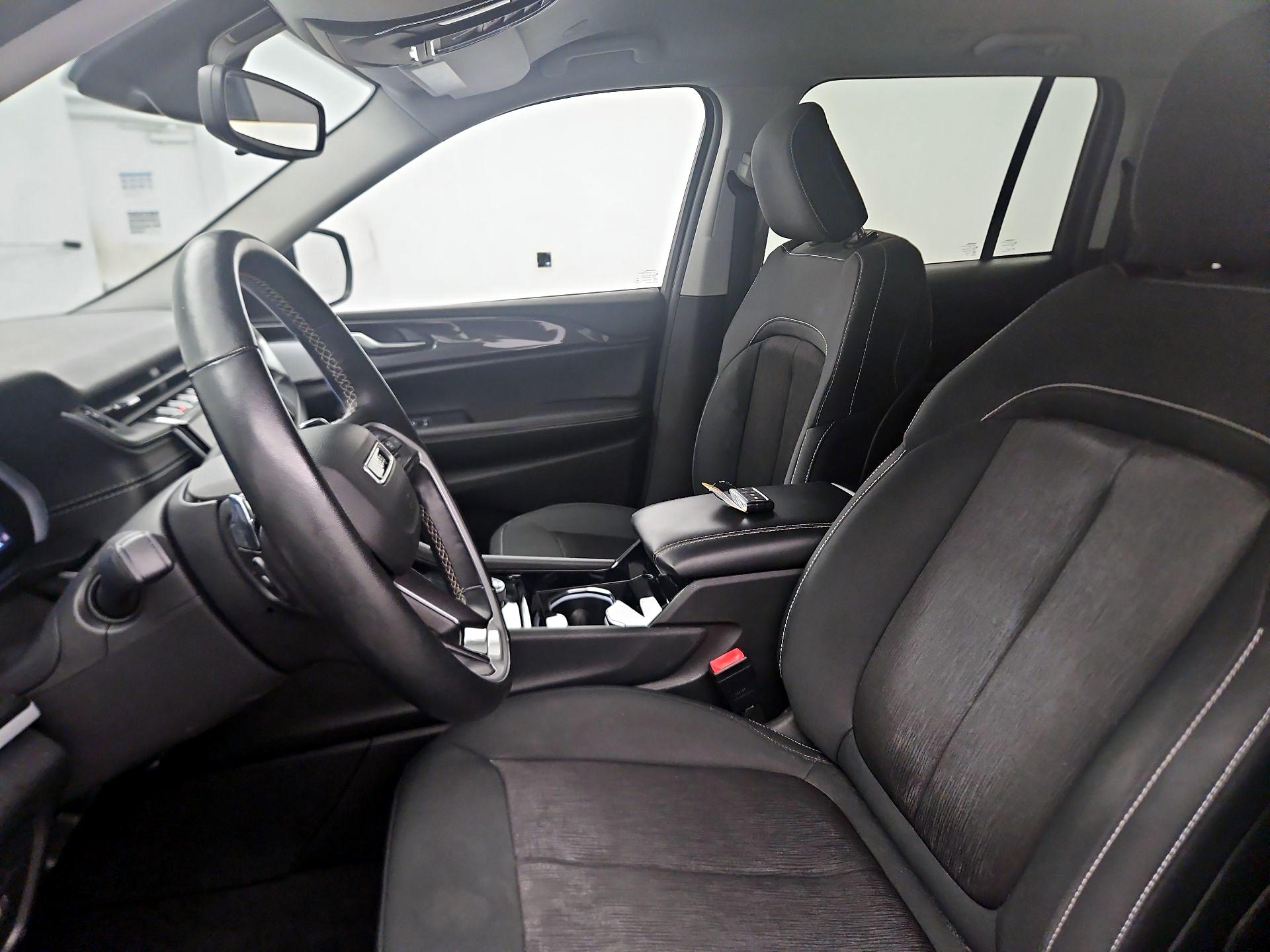 Thumbnail: 2022 Jeep Grand Cherokee - 11