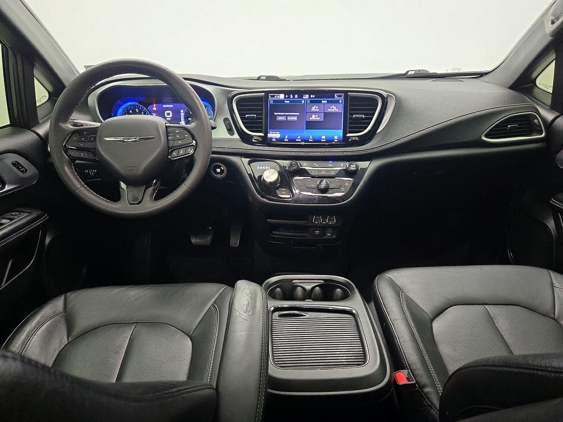 Thumbnail: 2022 Chrysler Pacifica - 9