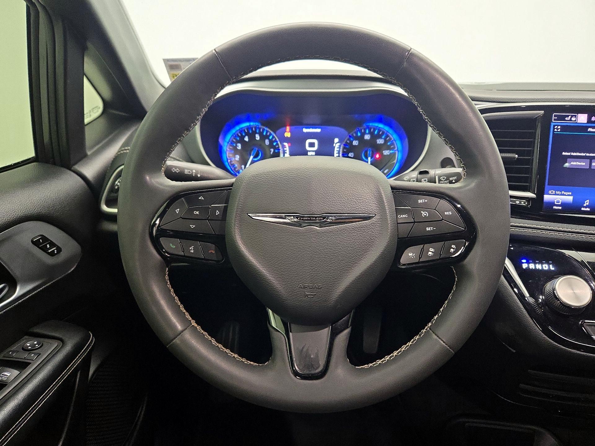 Thumbnail: 2022 Chrysler Pacifica - 10