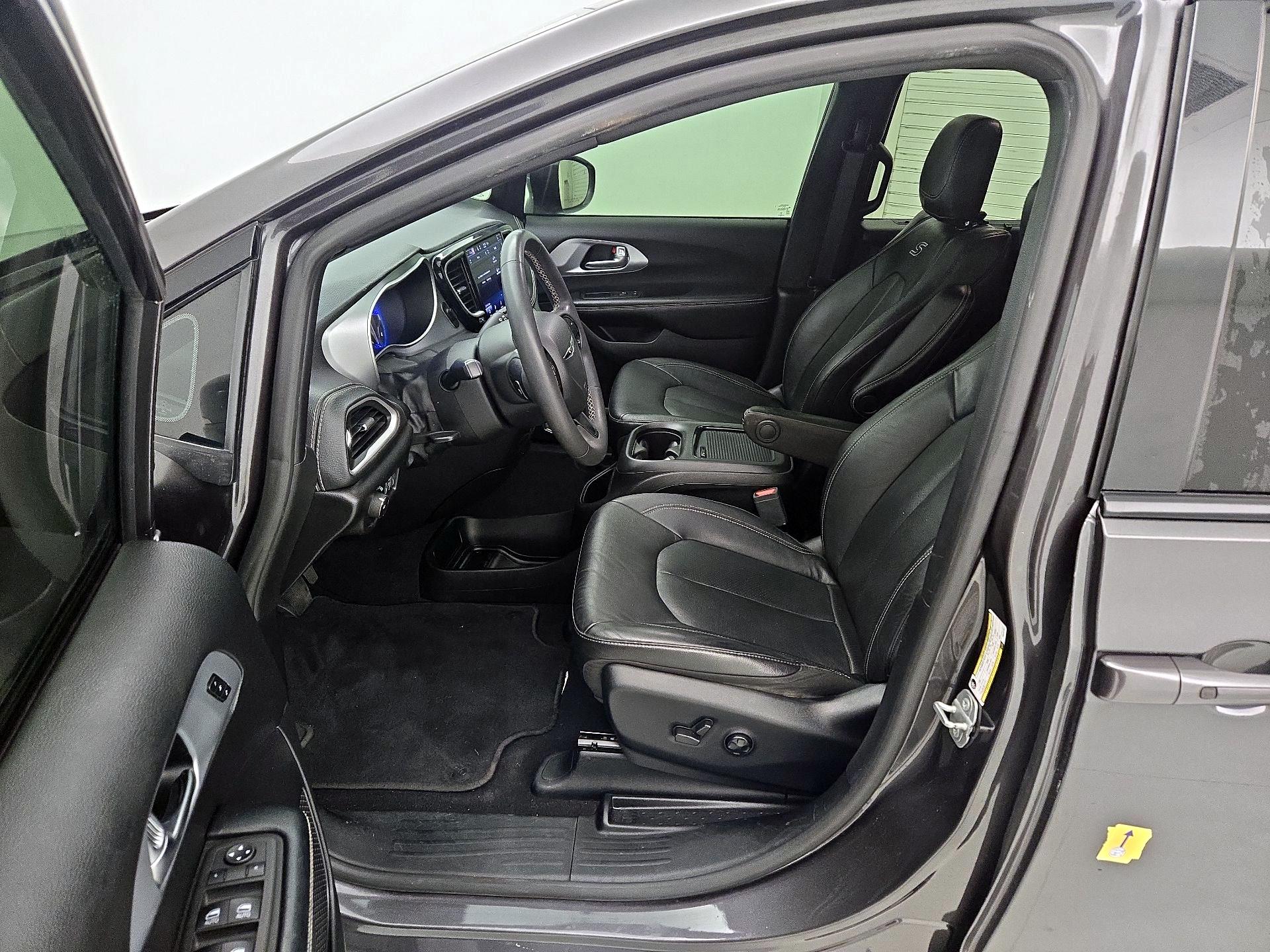 Thumbnail: 2022 Chrysler Pacifica - 11