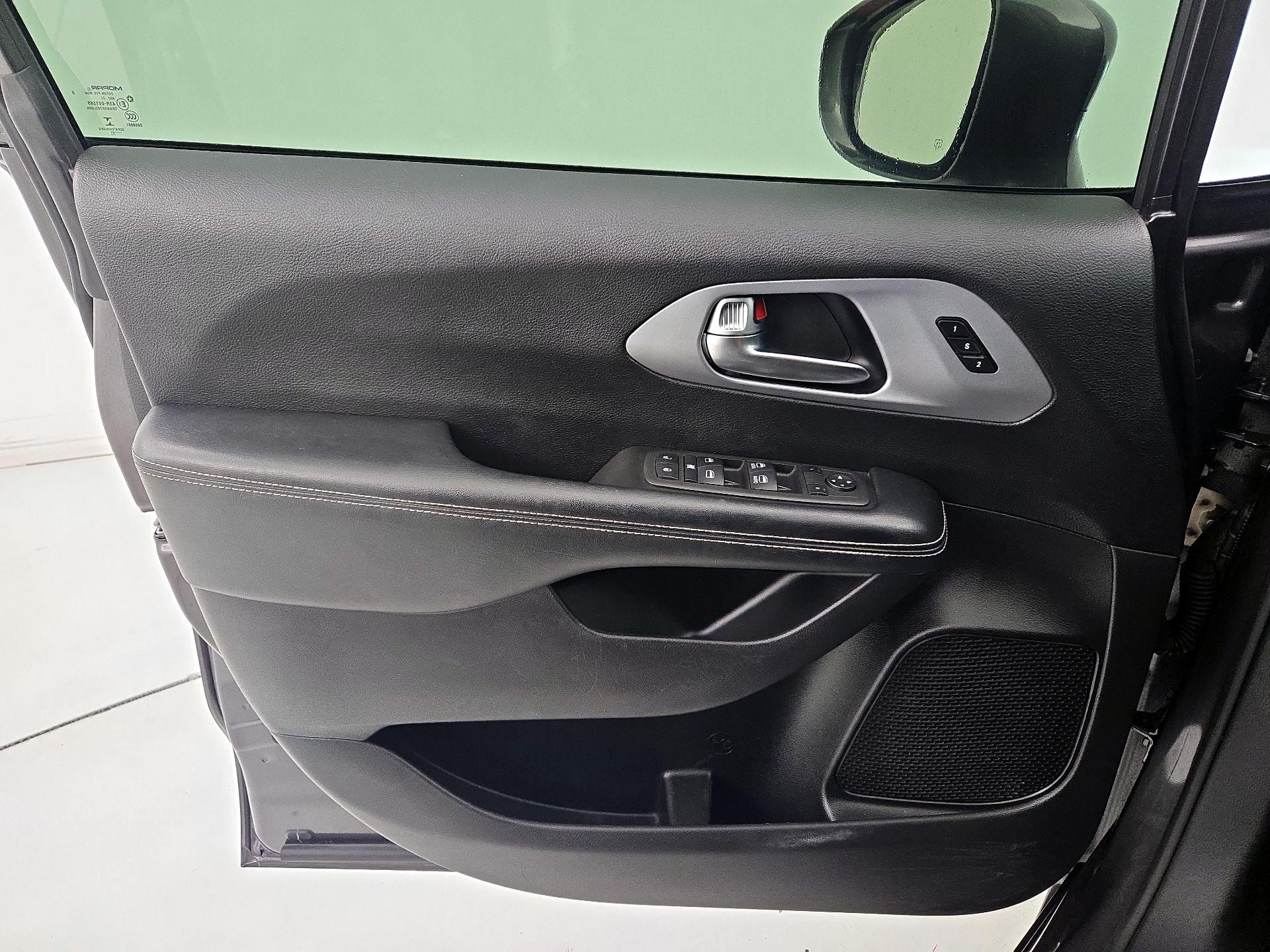 Thumbnail: 2022 Chrysler Pacifica - 12