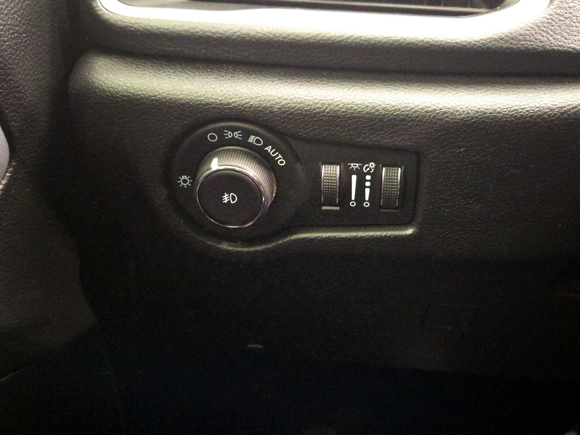 Thumbnail: 2022 Chrysler Pacifica - 13