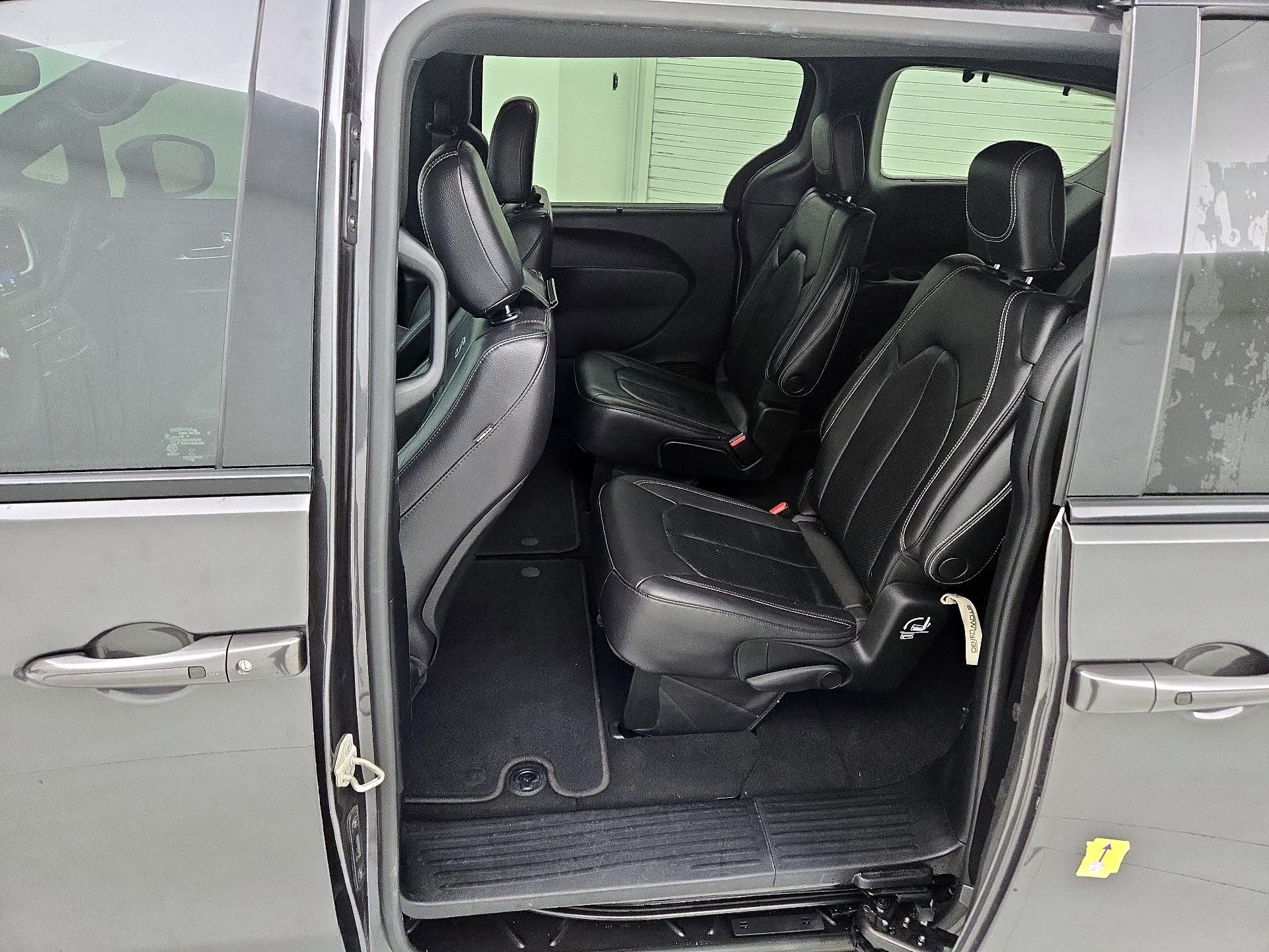 Thumbnail: 2022 Chrysler Pacifica - 19