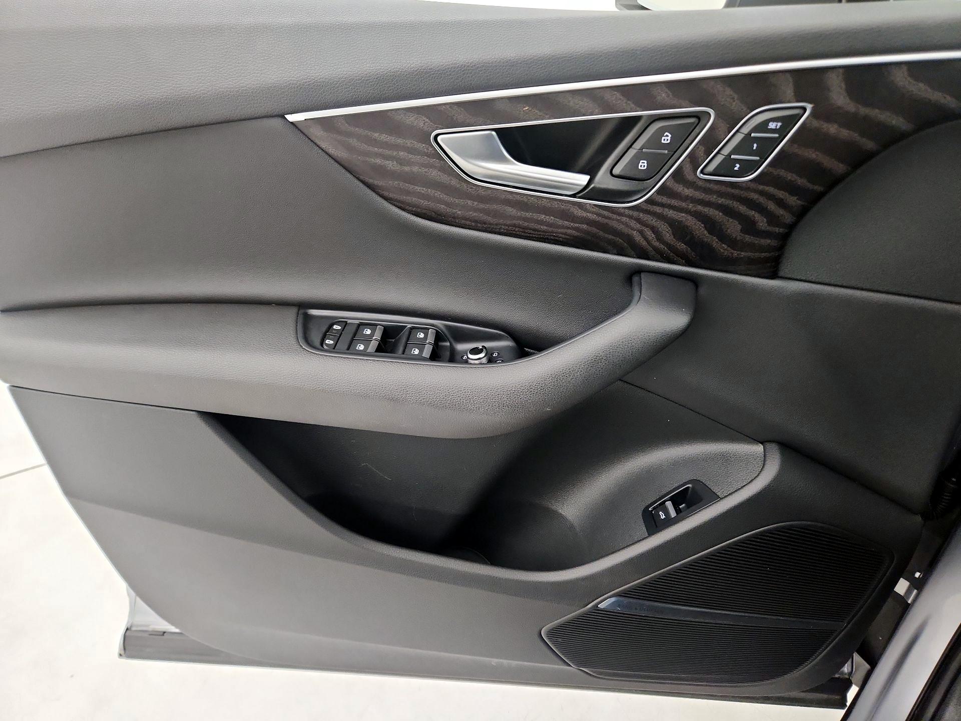 Thumbnail: 2021 Audi Q7 - 12