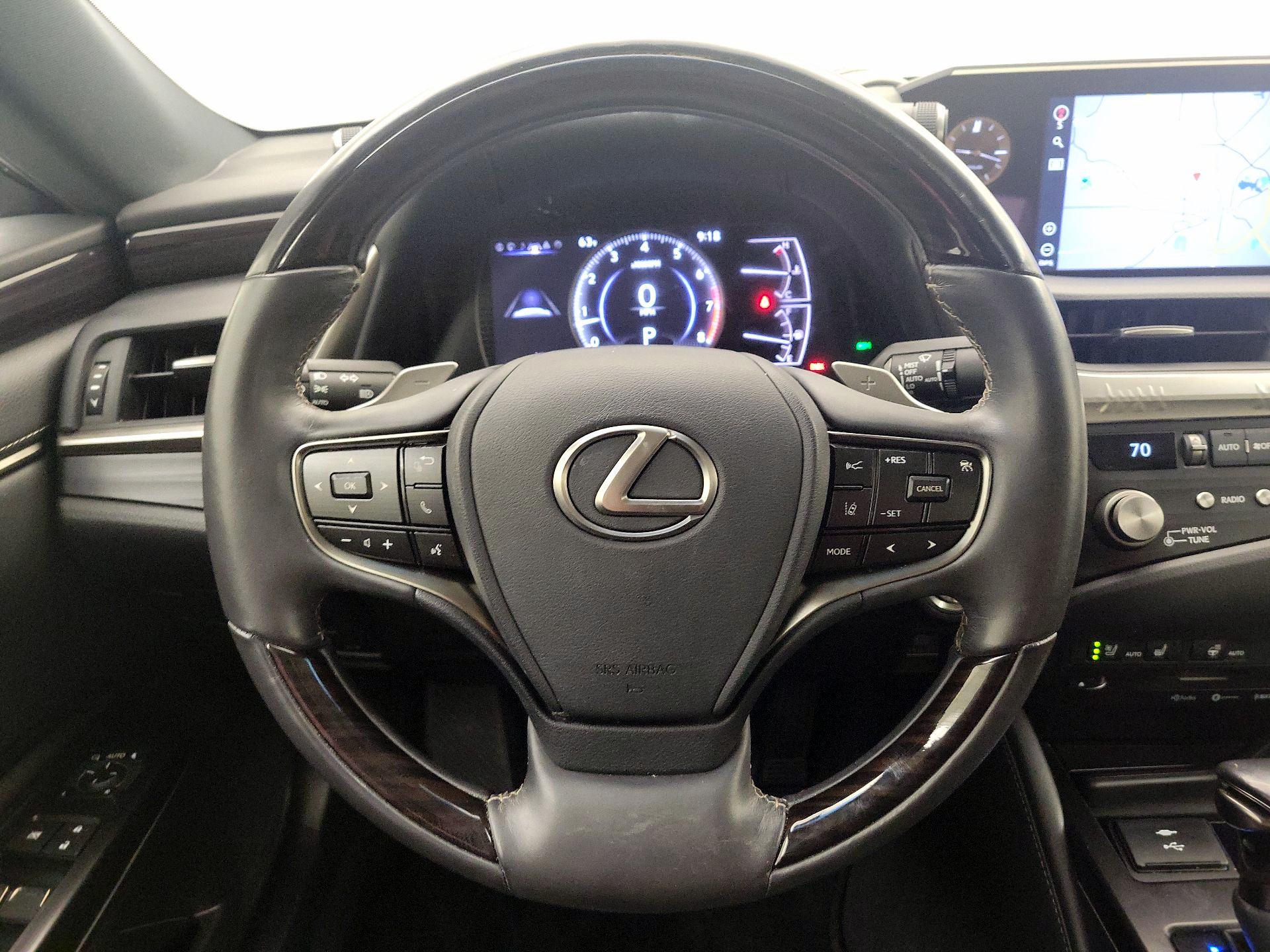 Thumbnail: 2021 Lexus ES - 10