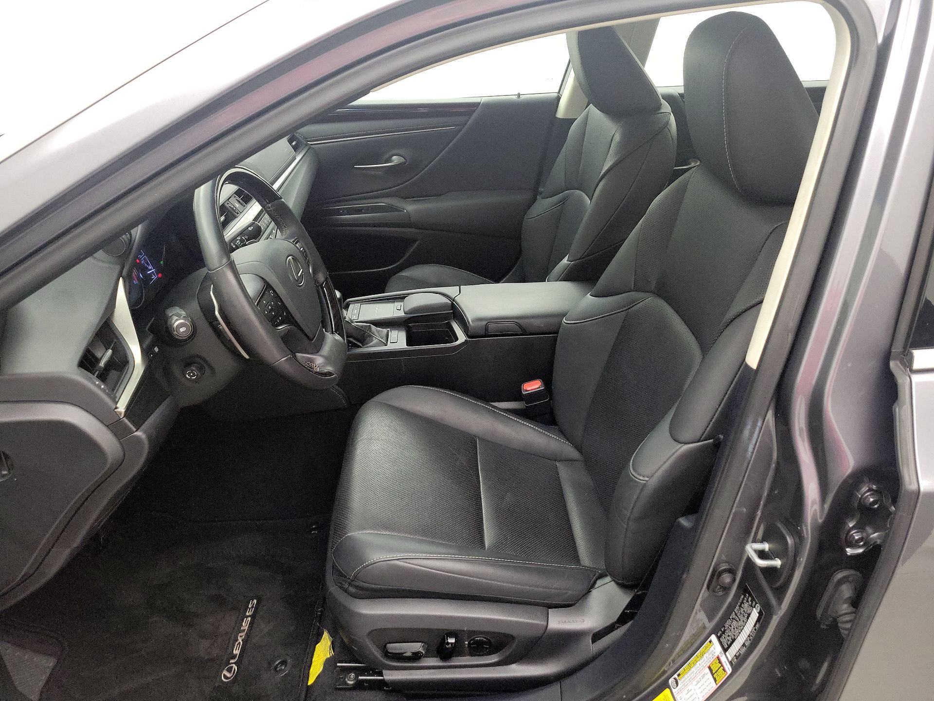 Thumbnail: 2021 Lexus ES - 11