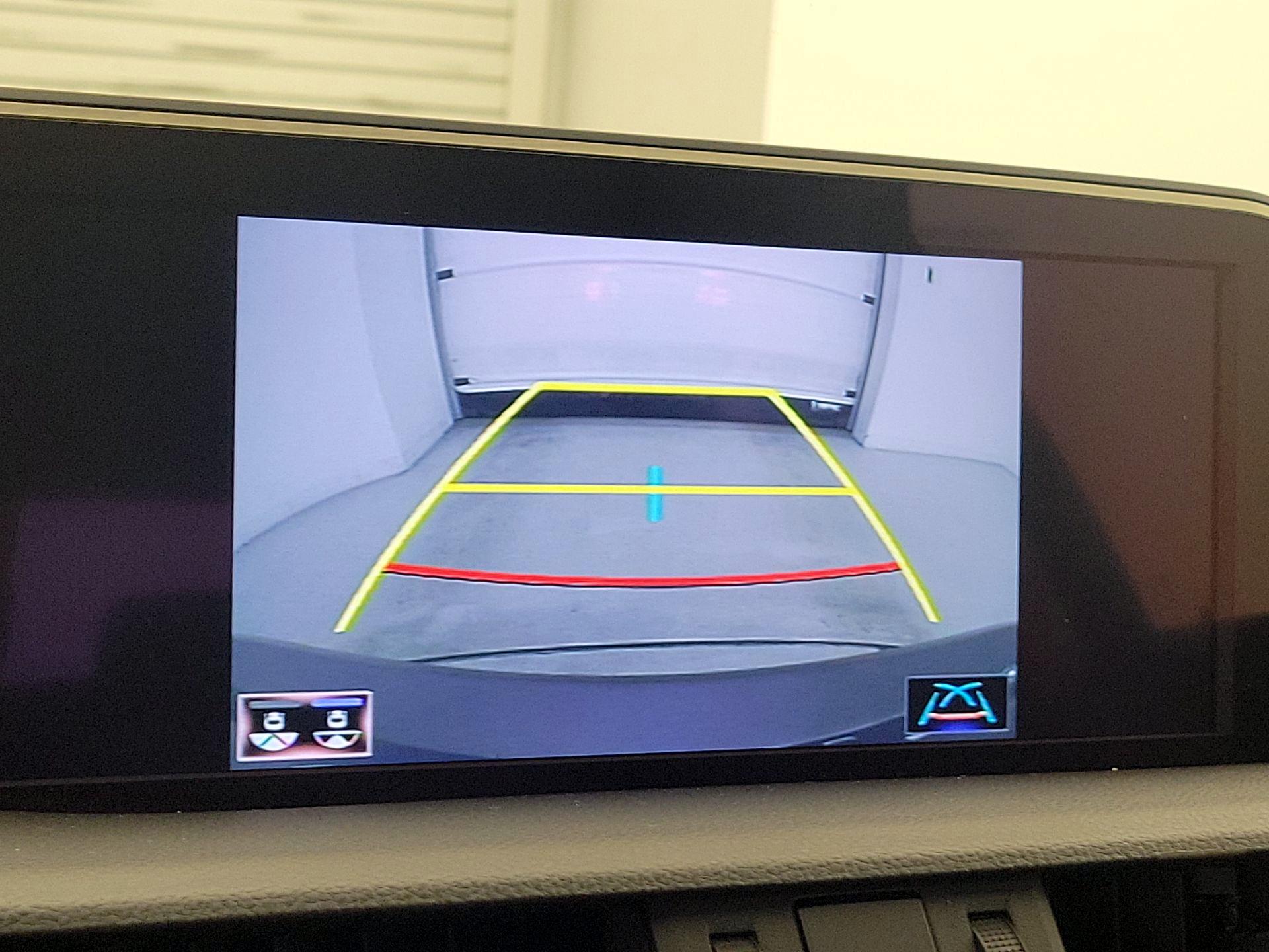 Thumbnail: 2021 Lexus ES - 14