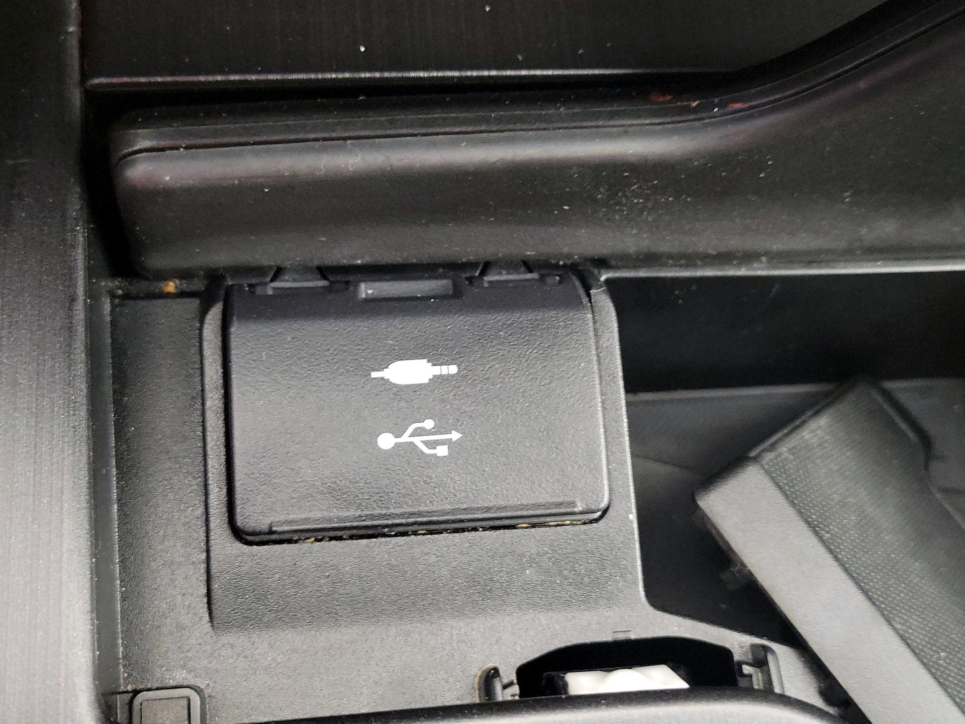 Thumbnail: 2021 Lexus ES - 18