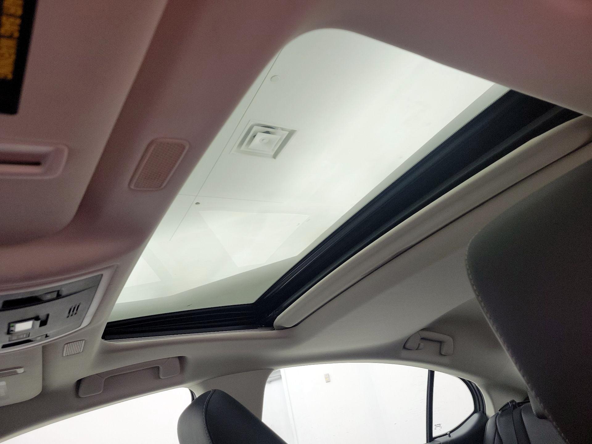 Thumbnail: 2021 Lexus ES - 19