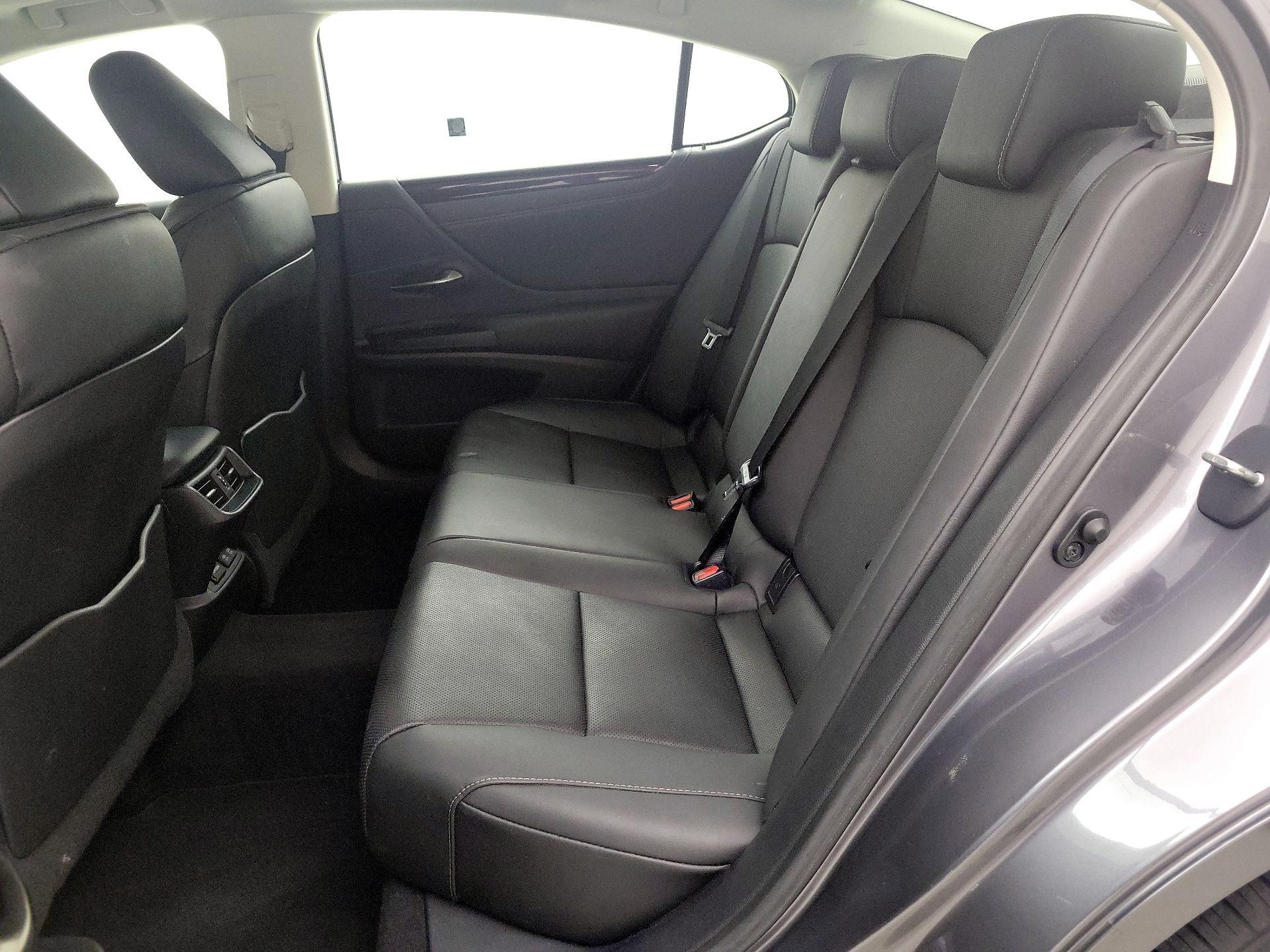 Thumbnail: 2021 Lexus ES - 20