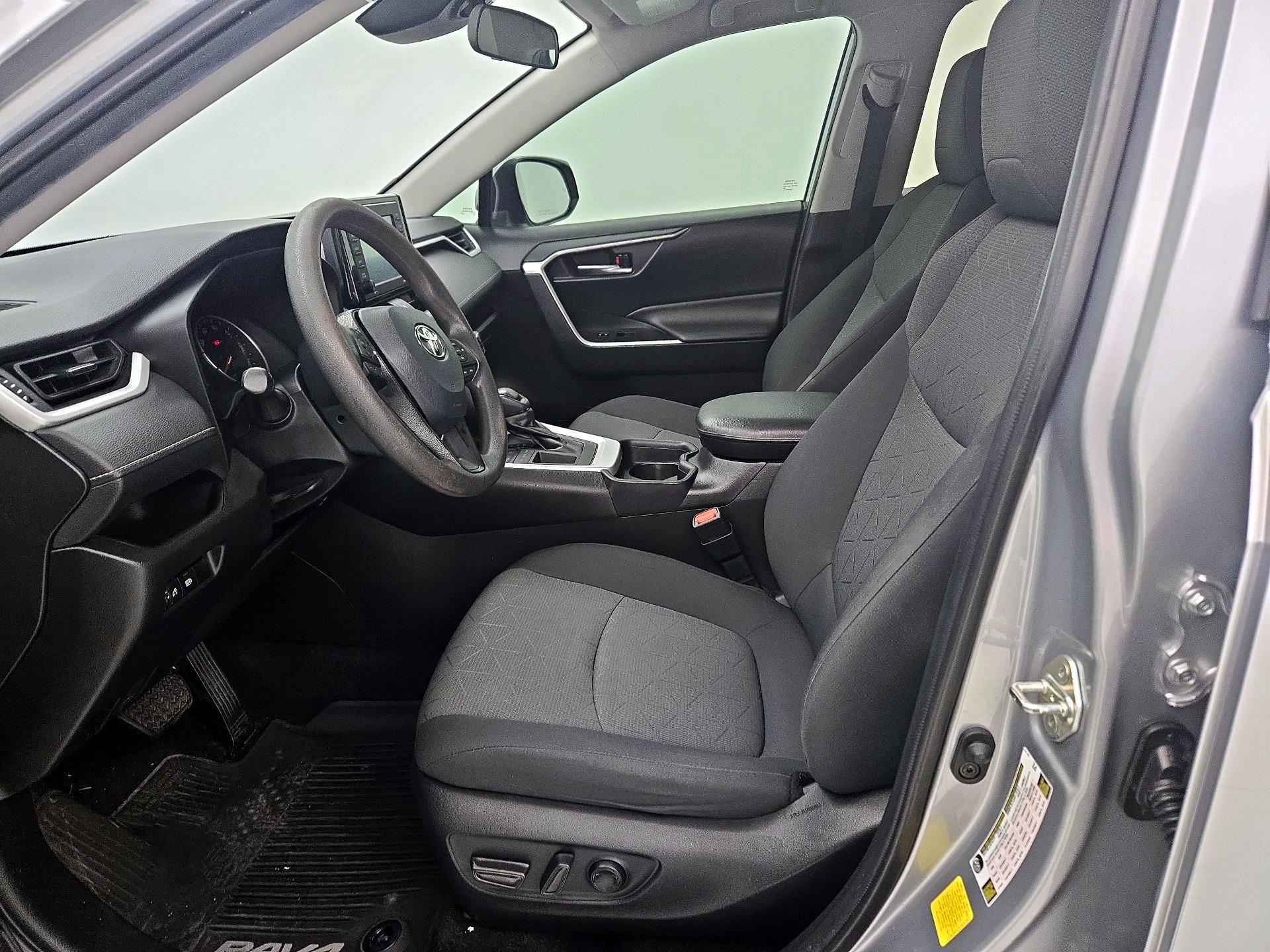 Thumbnail: 2020 Toyota RAV4 - 11