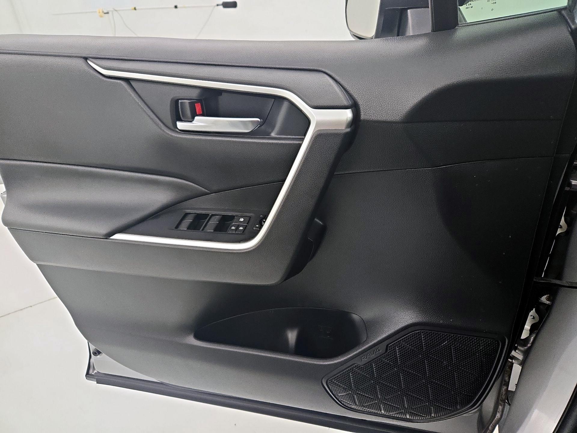 Thumbnail: 2020 Toyota RAV4 - 12