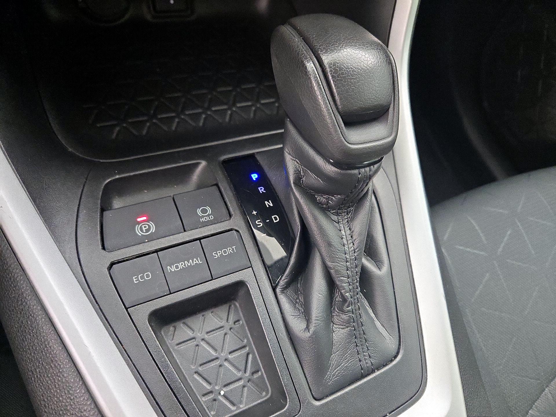 Thumbnail: 2020 Toyota RAV4 - 17