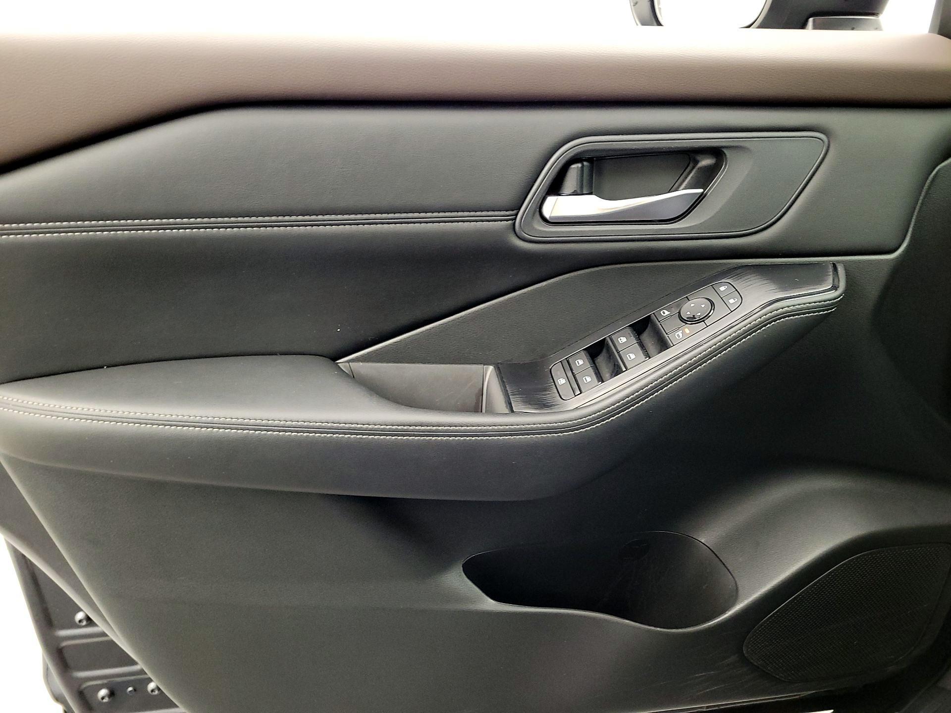 Thumbnail: 2022 Nissan Rogue - 12