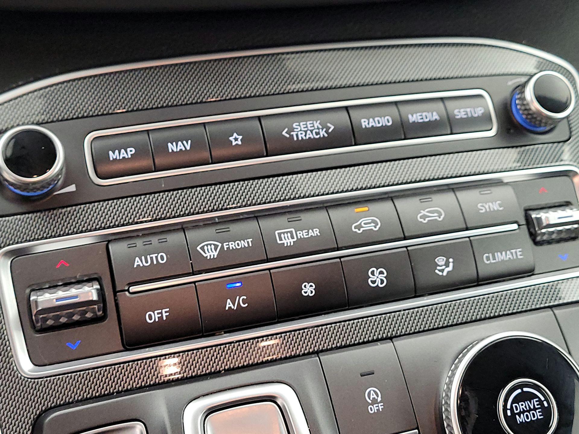 Thumbnail: 2023 Hyundai Santa Fe - 16