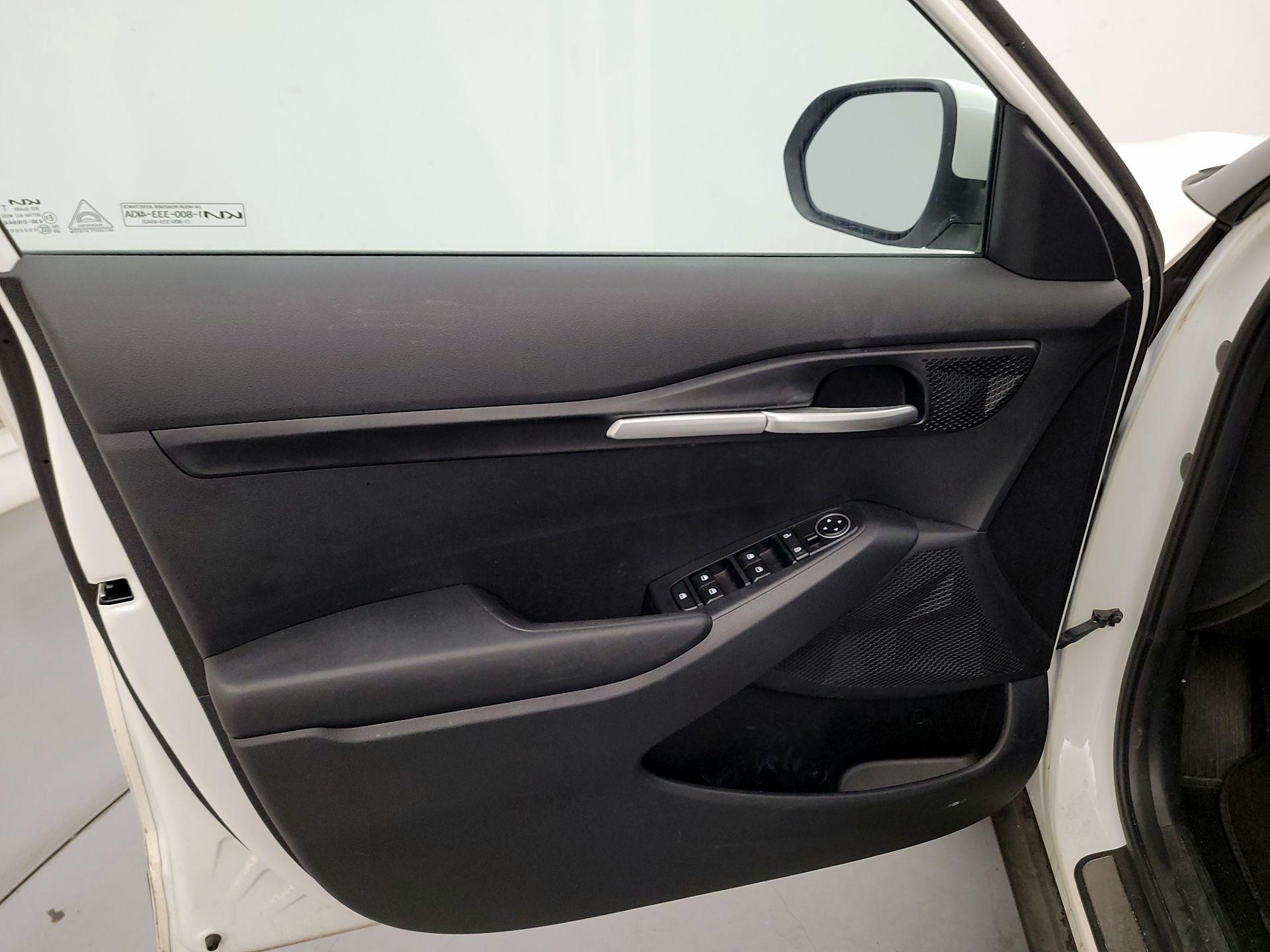 Thumbnail: 2023 Kia Seltos - 12